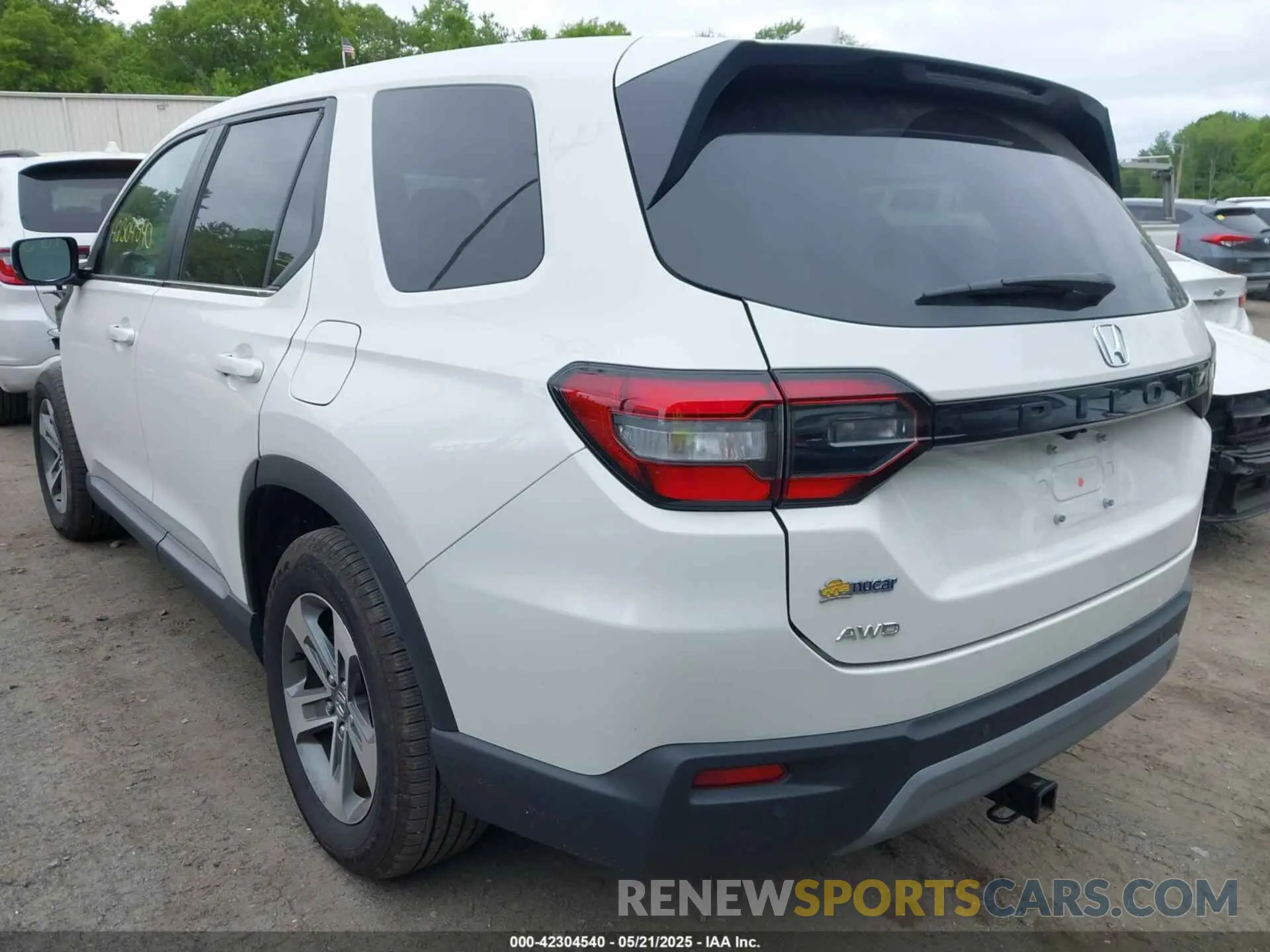 3 Фотография поврежденного автомобиля 5FNYG1H46SB029101 HONDA PILOT 2025