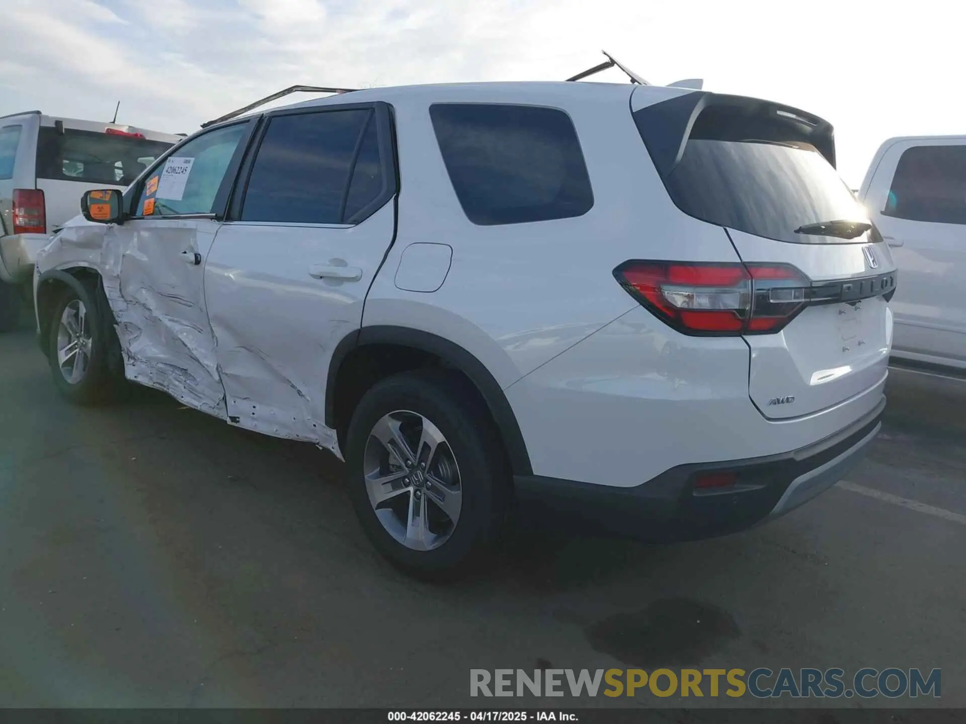 3 Photograph of a damaged car 5FNYG1H47SB022206 HONDA PILOT 2025