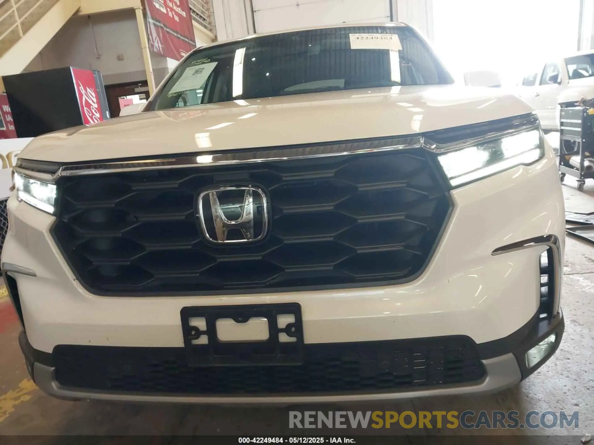 12 Photograph of a damaged car 5FNYG1H49SB097666 HONDA PILOT 2025