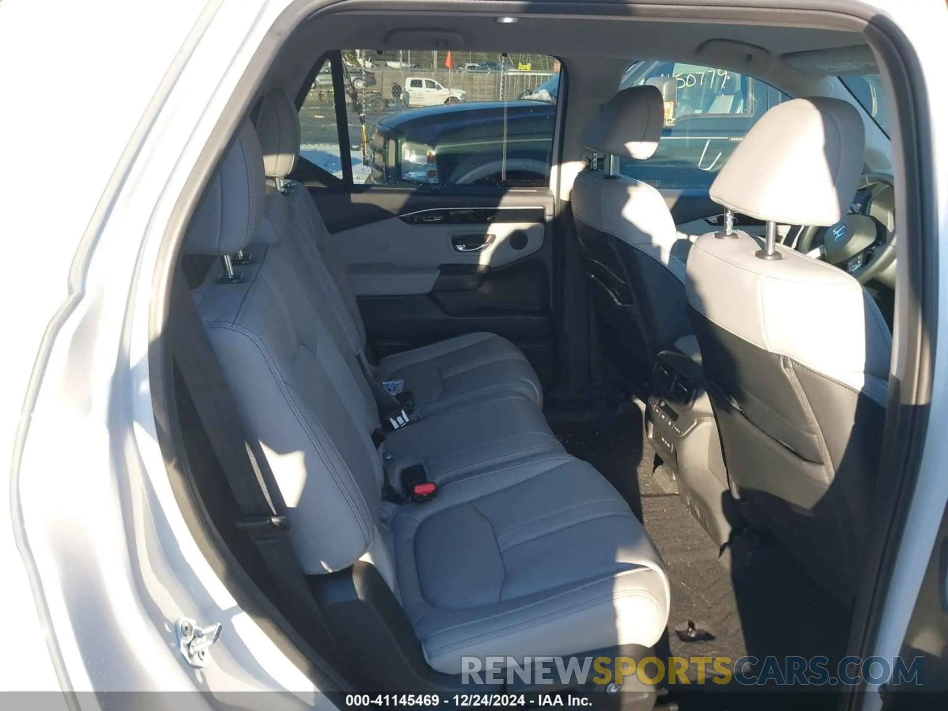 8 Фотография поврежденного автомобиля 5FNYG1H4XSB056396 HONDA PILOT 2025