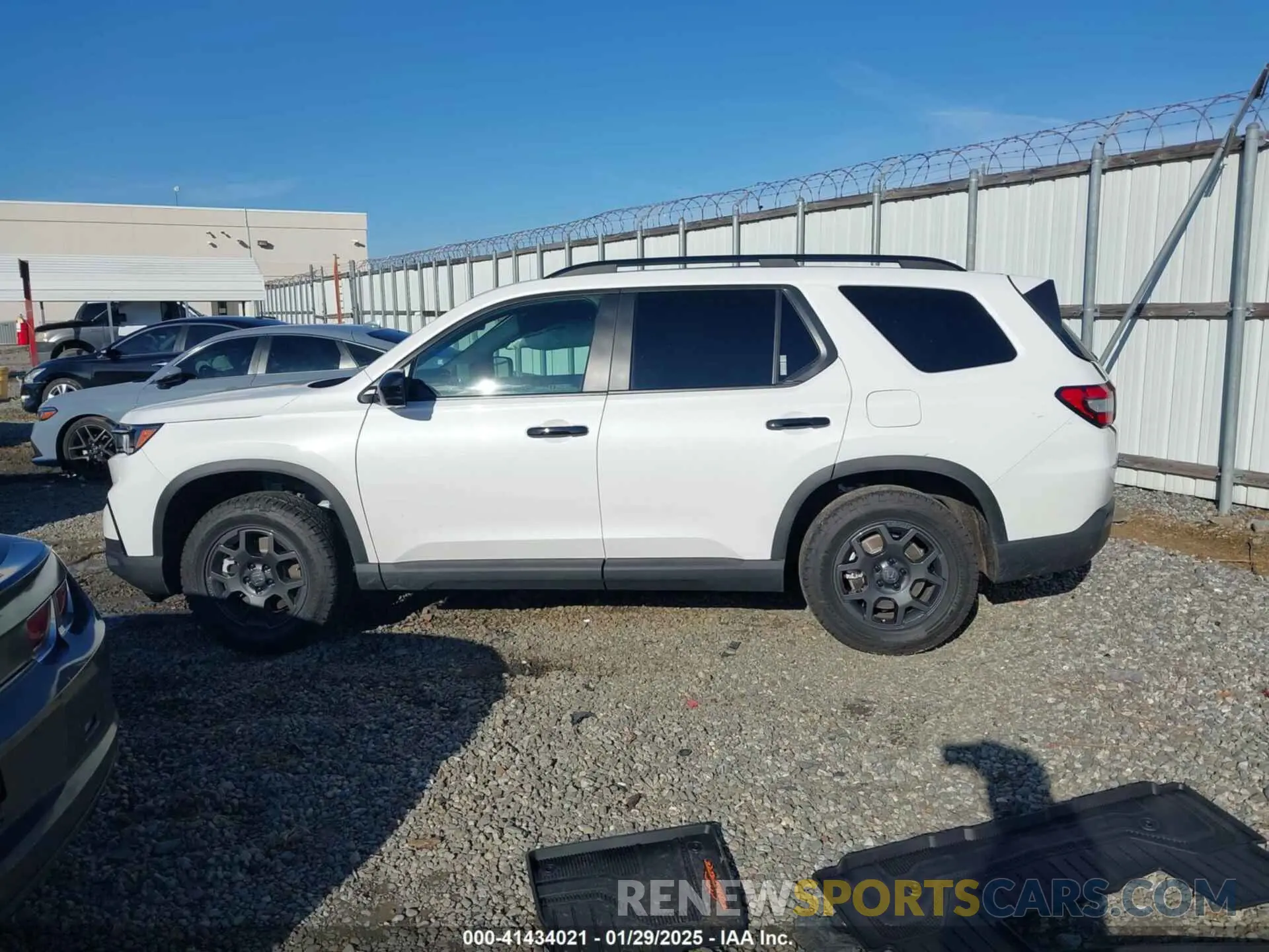 14 Фотография поврежденного автомобиля 5FNYG1H63SB051817 HONDA PILOT 2025