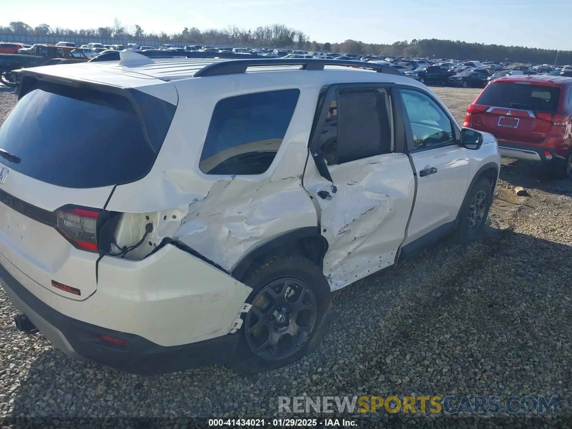 4 Фотография поврежденного автомобиля 5FNYG1H63SB051817 HONDA PILOT 2025