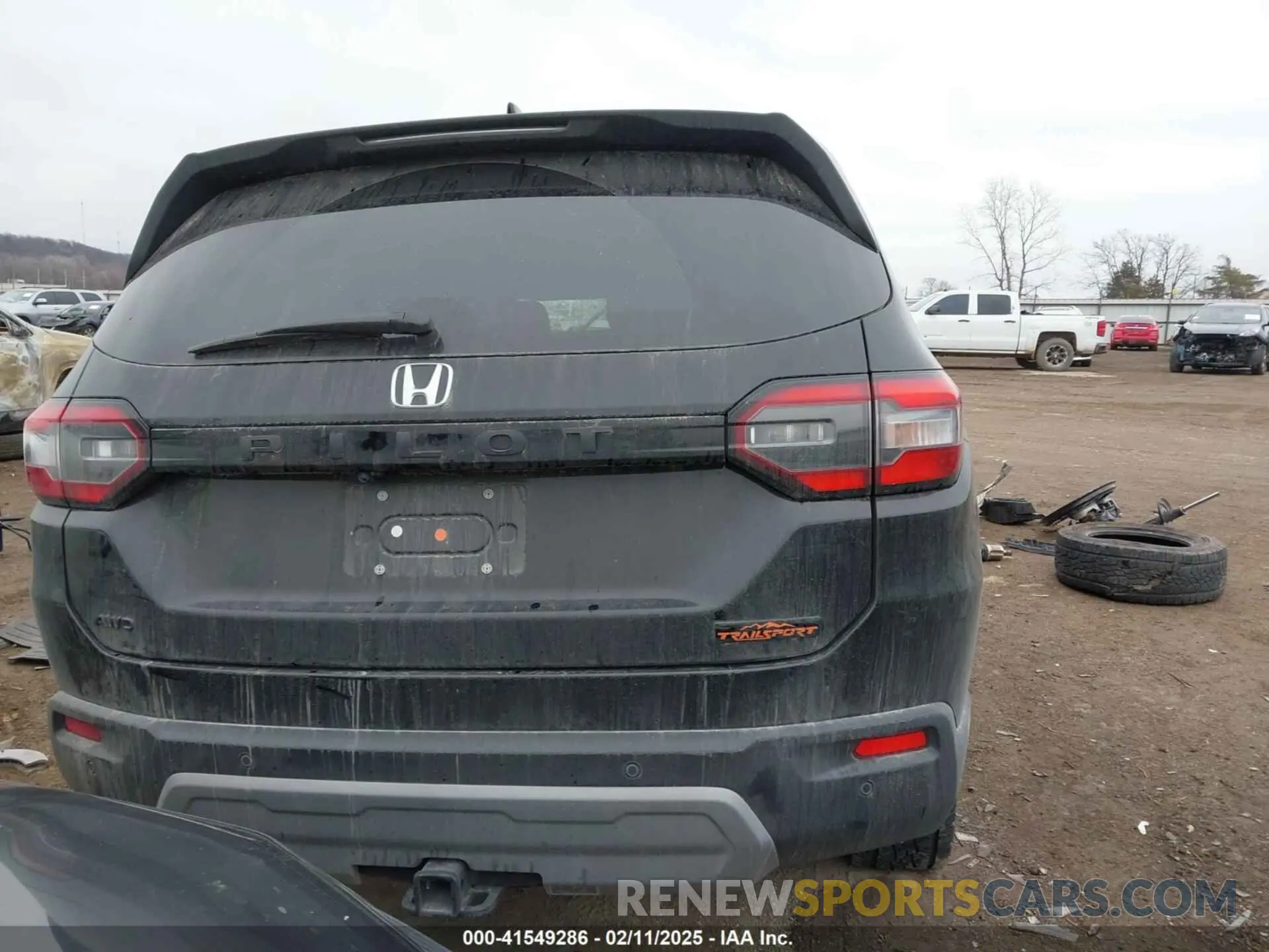 17 Photograph of a damaged car 5FNYG1H67SB039458 HONDA PILOT 2025