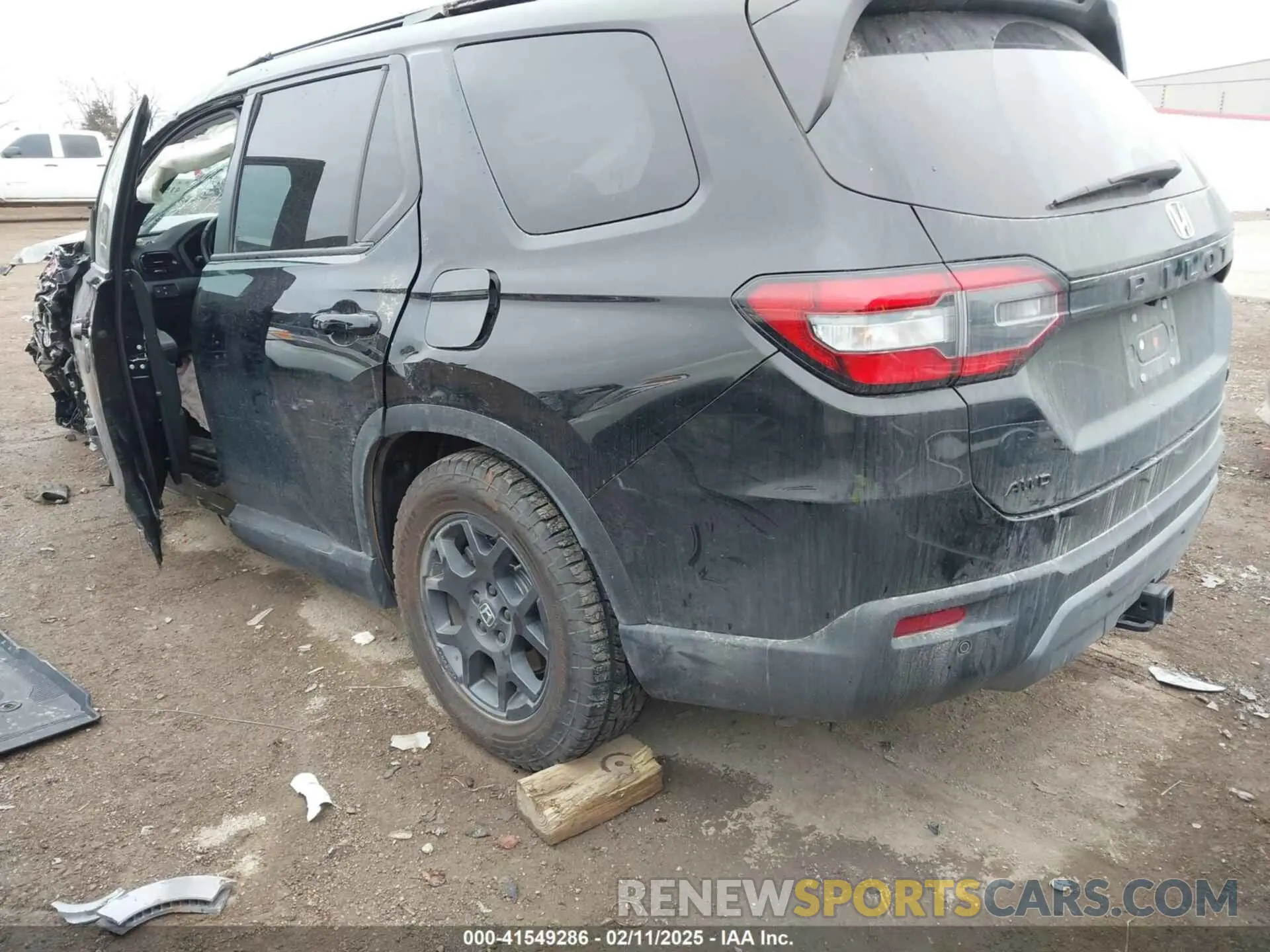 3 Photograph of a damaged car 5FNYG1H67SB039458 HONDA PILOT 2025