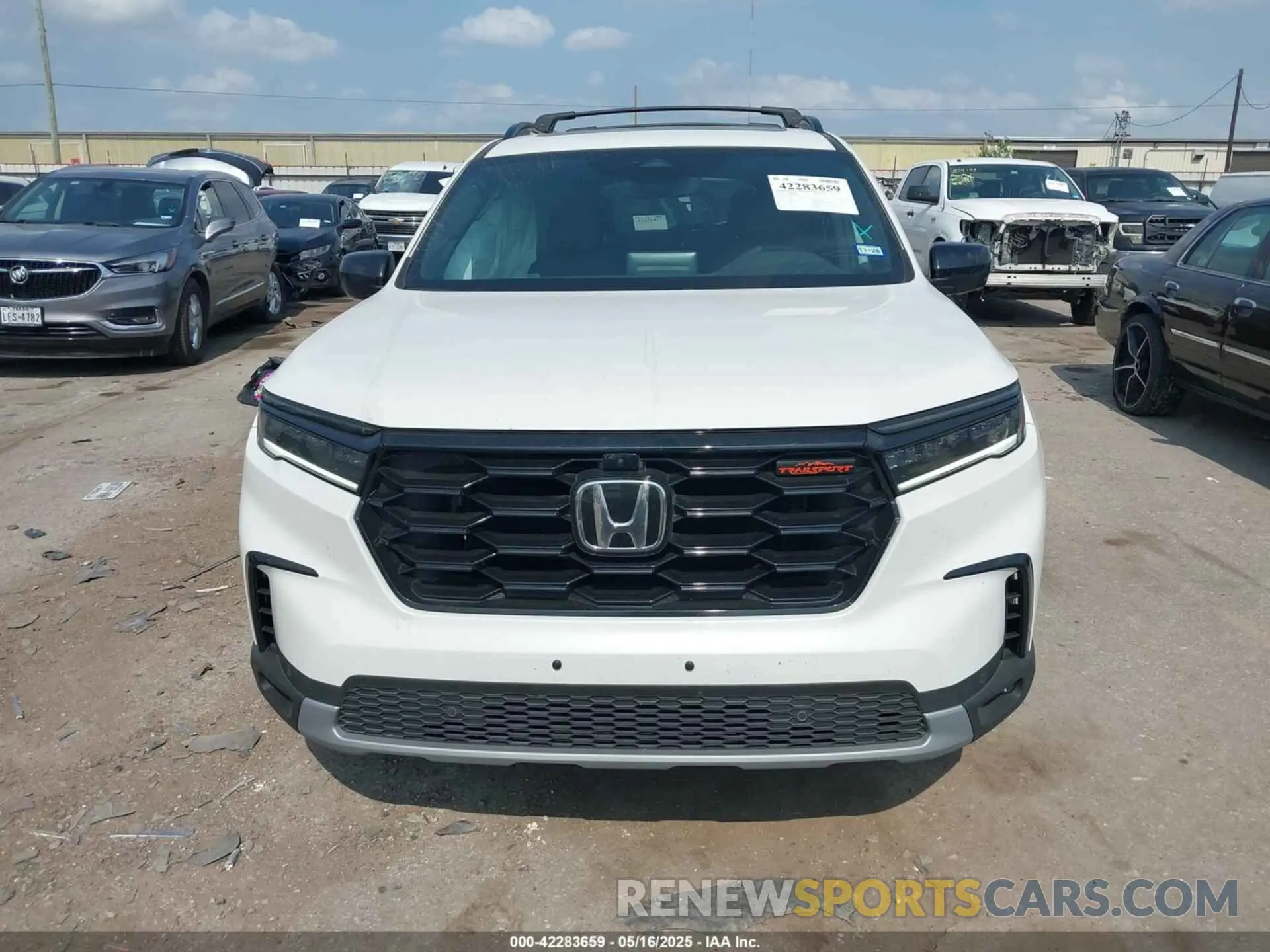 13 Photograph of a damaged car 5FNYG1H6XSB073135 HONDA PILOT 2025