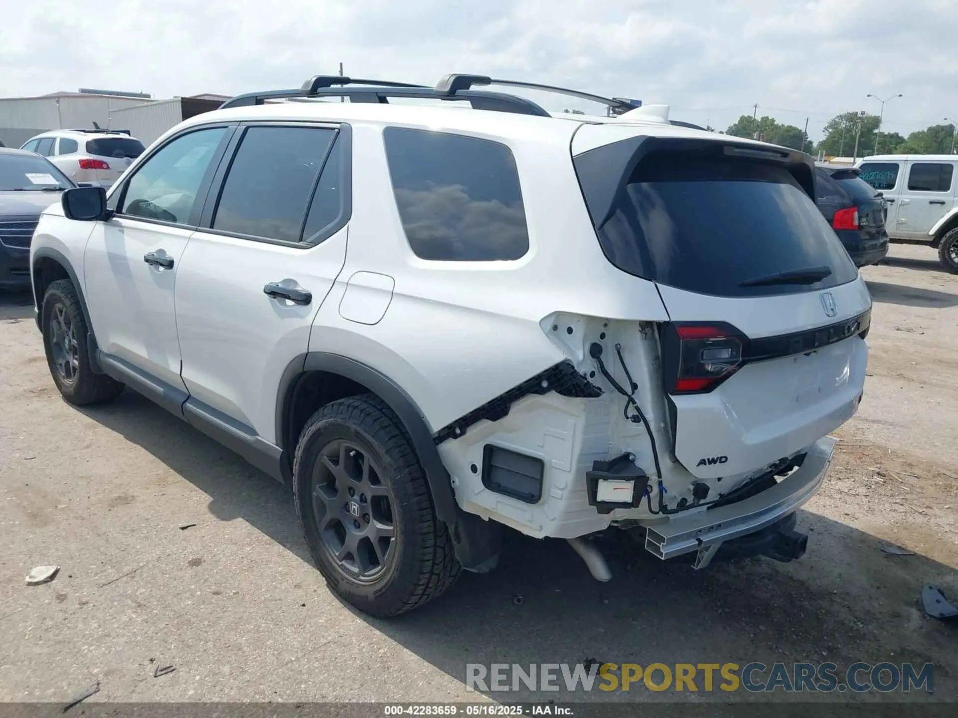 3 Photograph of a damaged car 5FNYG1H6XSB073135 HONDA PILOT 2025