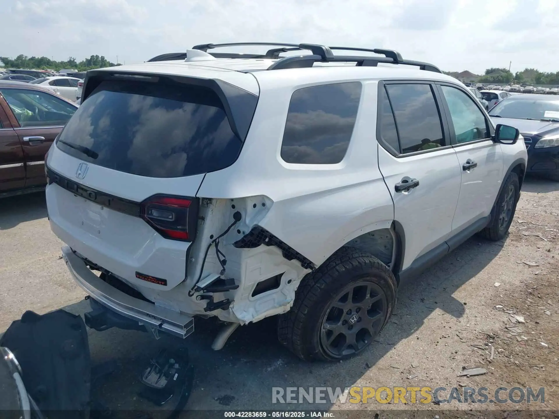 4 Photograph of a damaged car 5FNYG1H6XSB073135 HONDA PILOT 2025