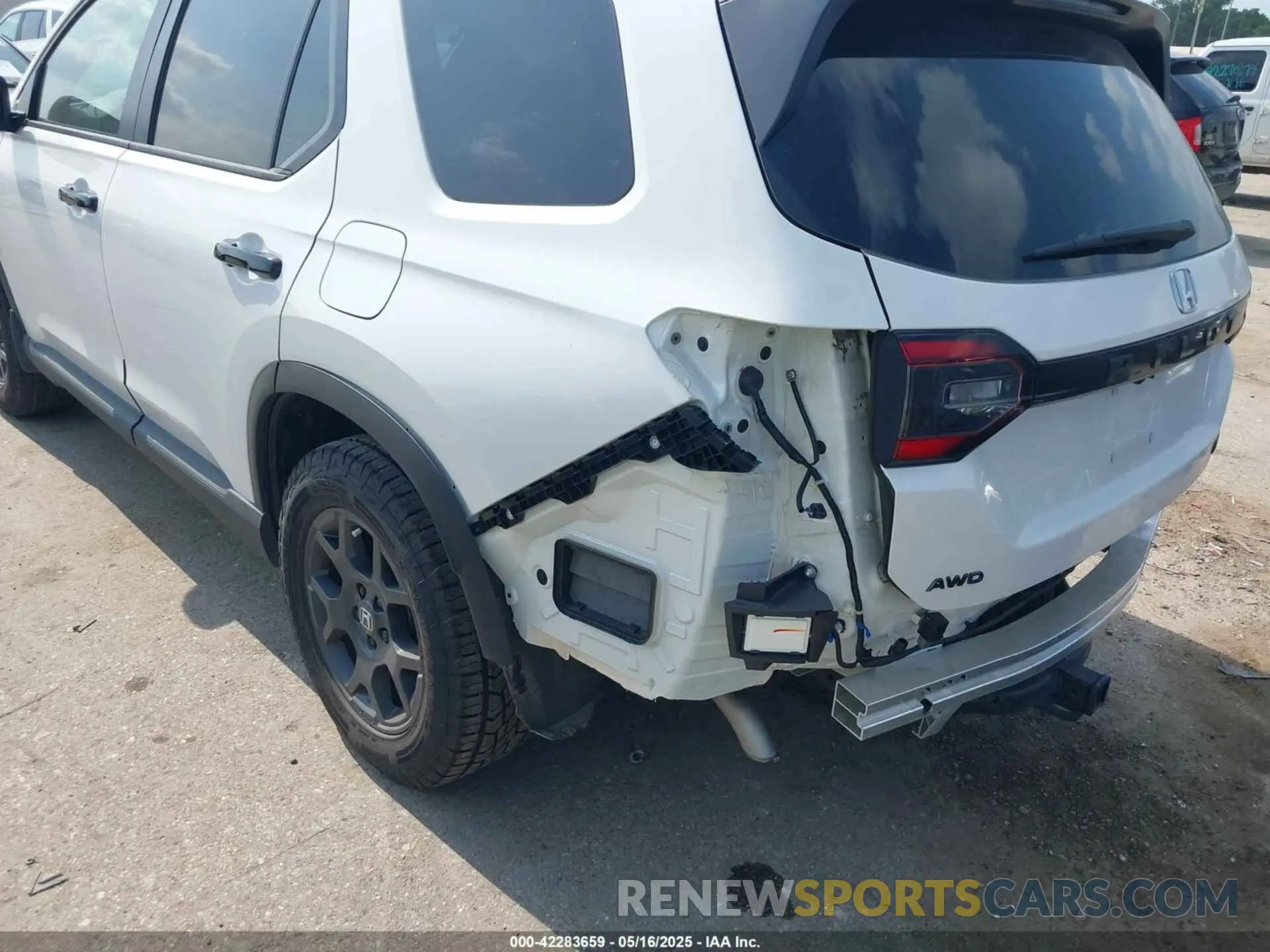 6 Photograph of a damaged car 5FNYG1H6XSB073135 HONDA PILOT 2025