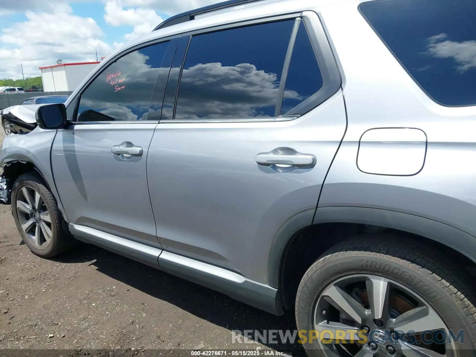 14 Photograph of a damaged car 5FNYG1H73SB026649 HONDA PILOT 2025