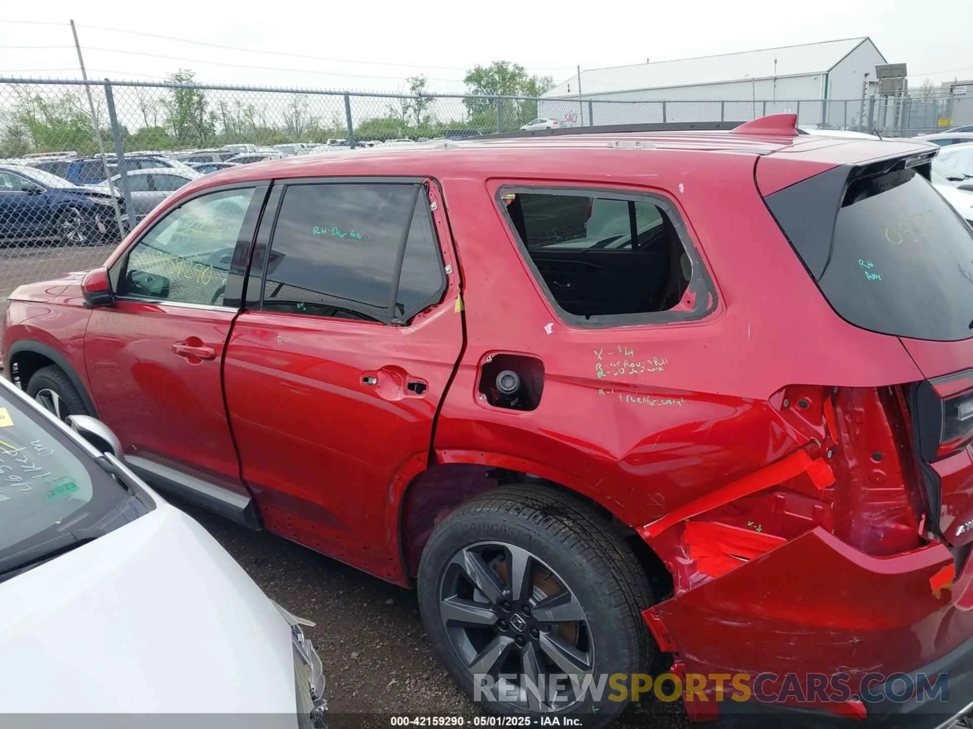 15 Photograph of a damaged car 5FNYG1H82SB053897 HONDA PILOT 2025