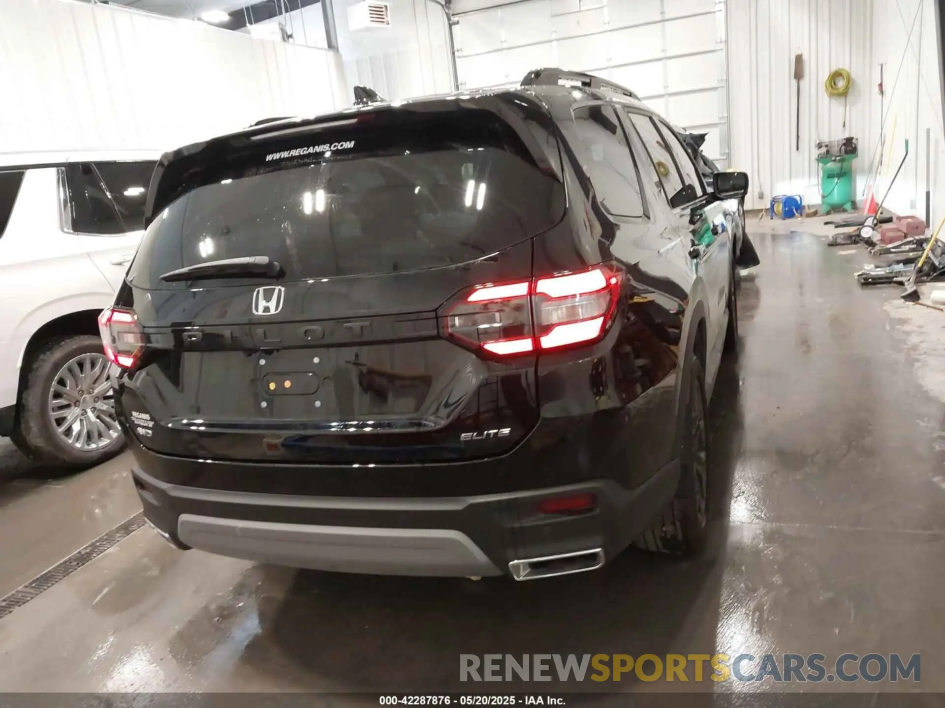 17 Фотография поврежденного автомобиля 5FNYG1H85SB046393 HONDA PILOT 2025