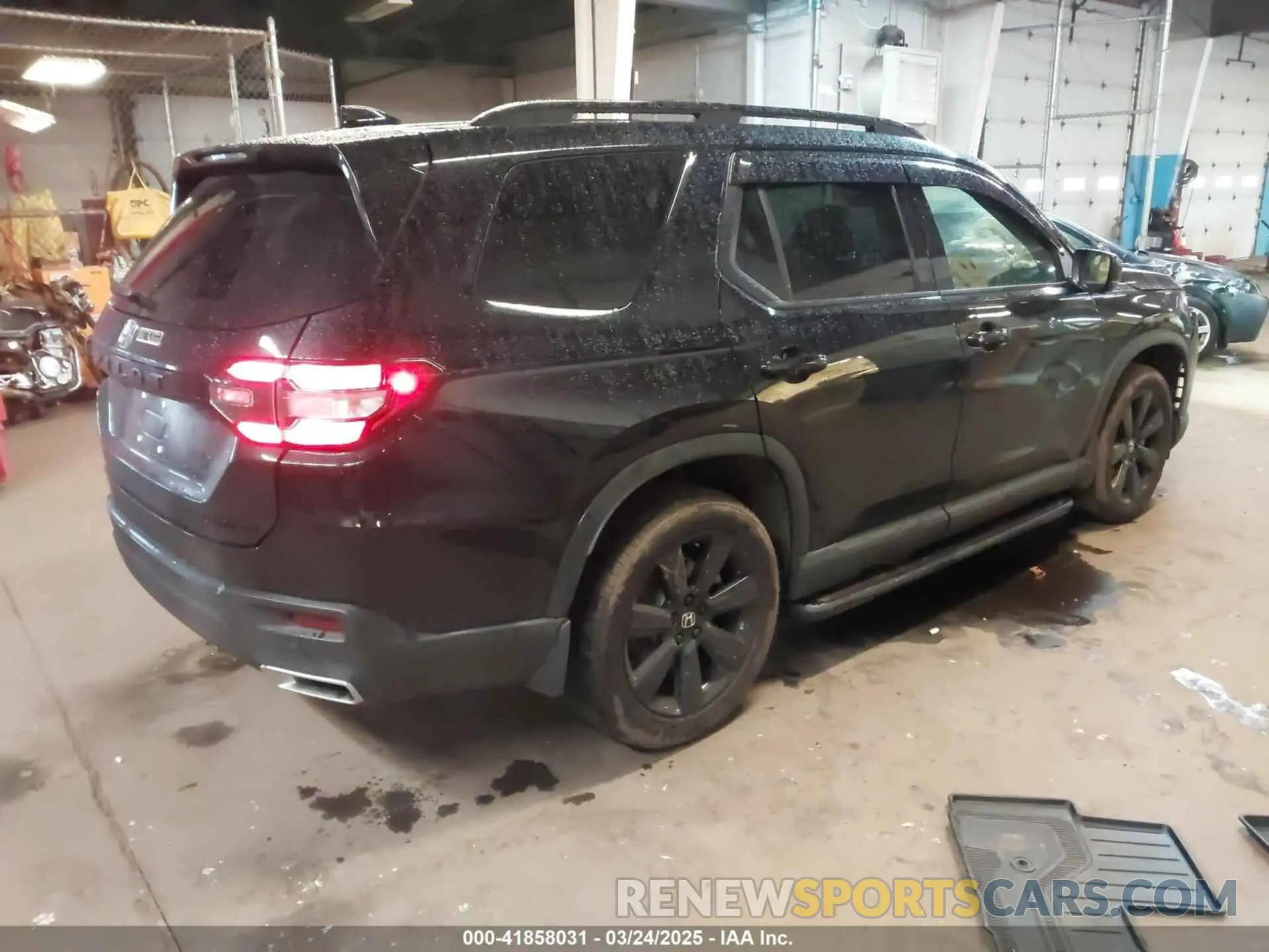 4 Photograph of a damaged car 5FNYG1H95SB073313 HONDA PILOT 2025