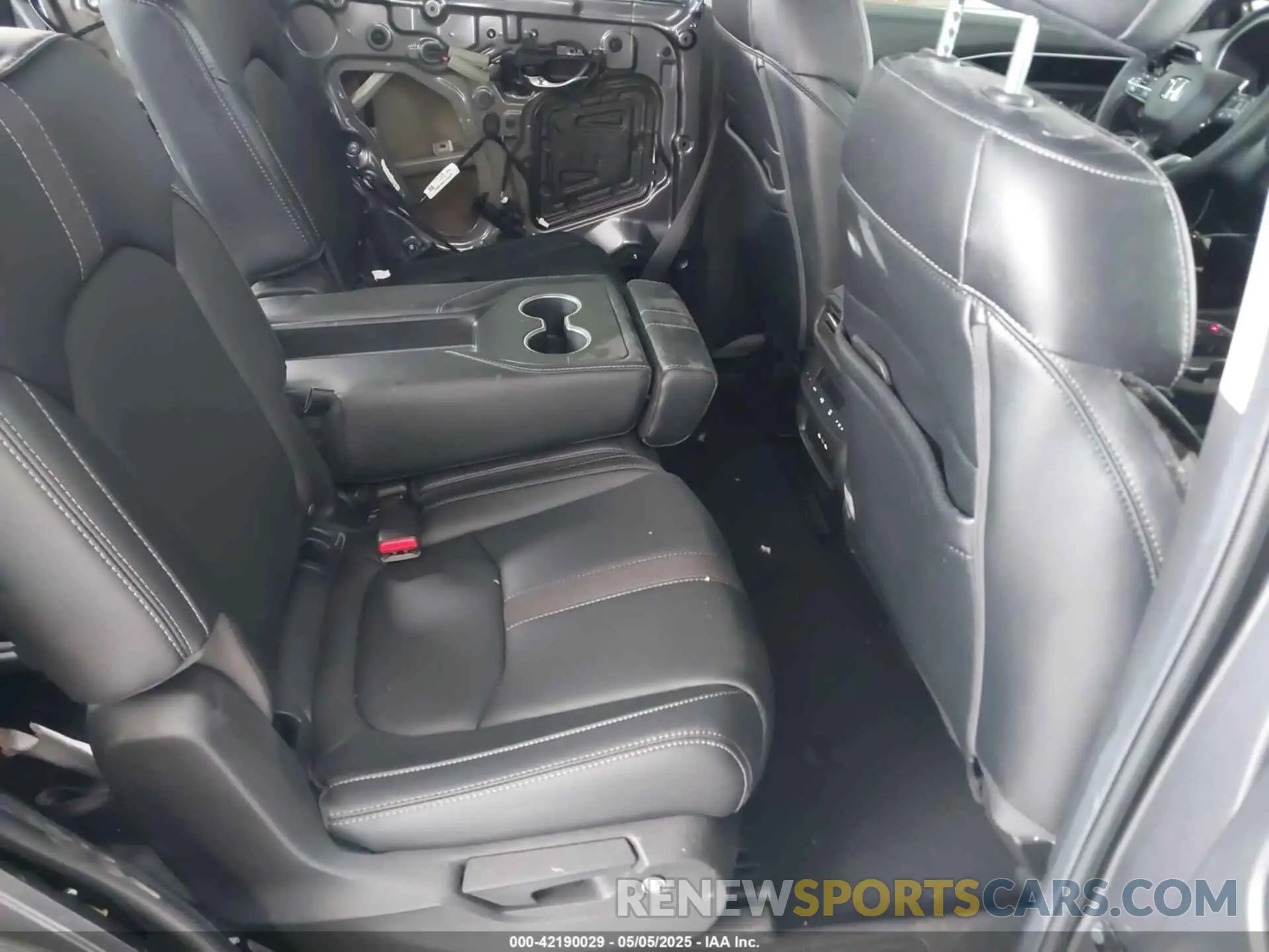 8 Фотография поврежденного автомобиля 5FNYG2H40SB019525 HONDA PILOT 2025