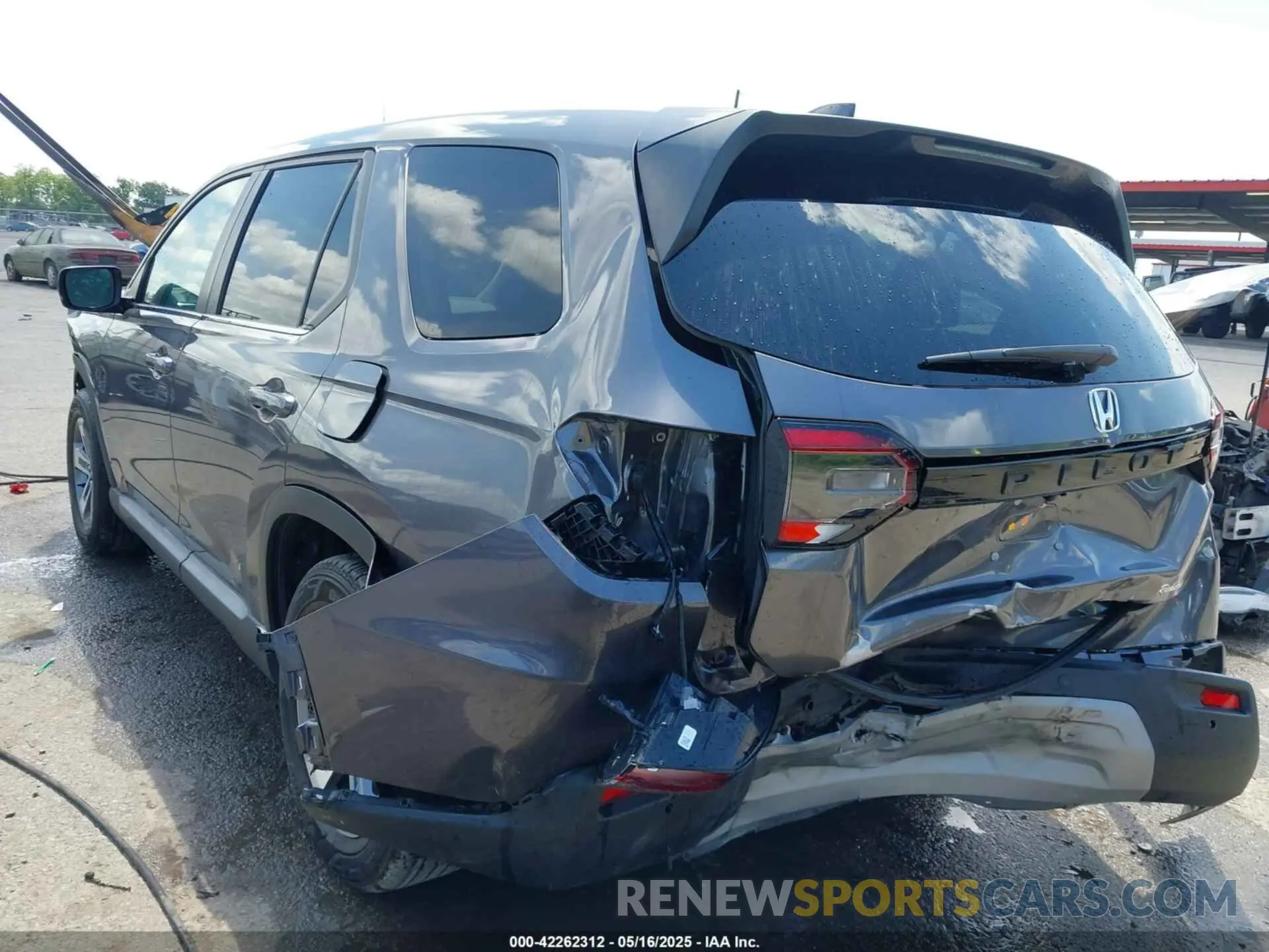 3 Photograph of a damaged car 5FNYG2H43SB010172 HONDA PILOT 2025