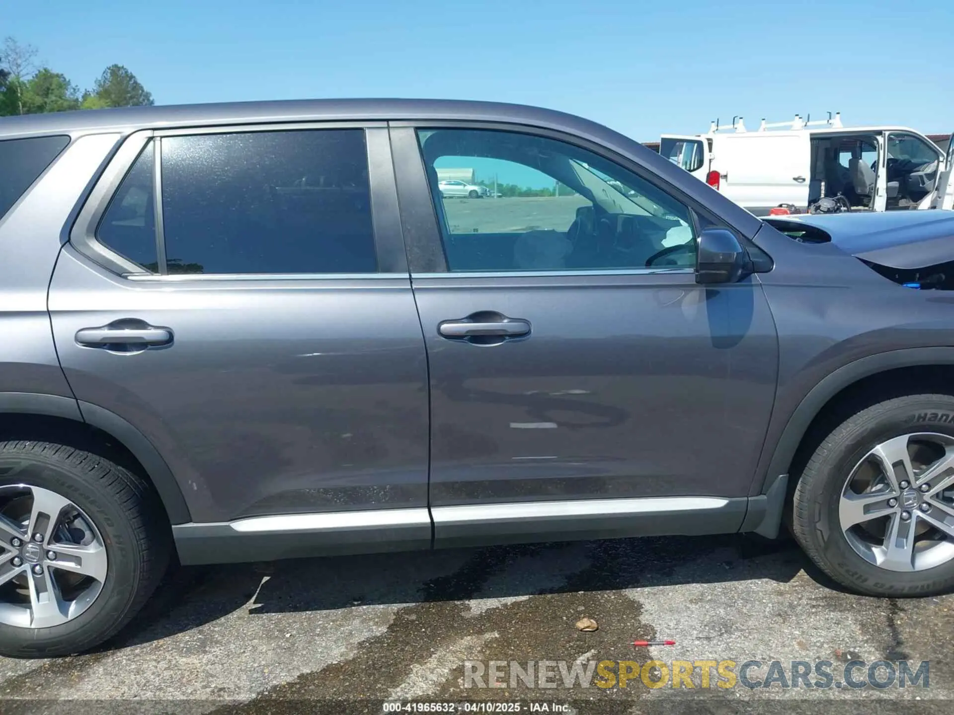 14 Photograph of a damaged car 5FNYG2H46SB008366 HONDA PILOT 2025