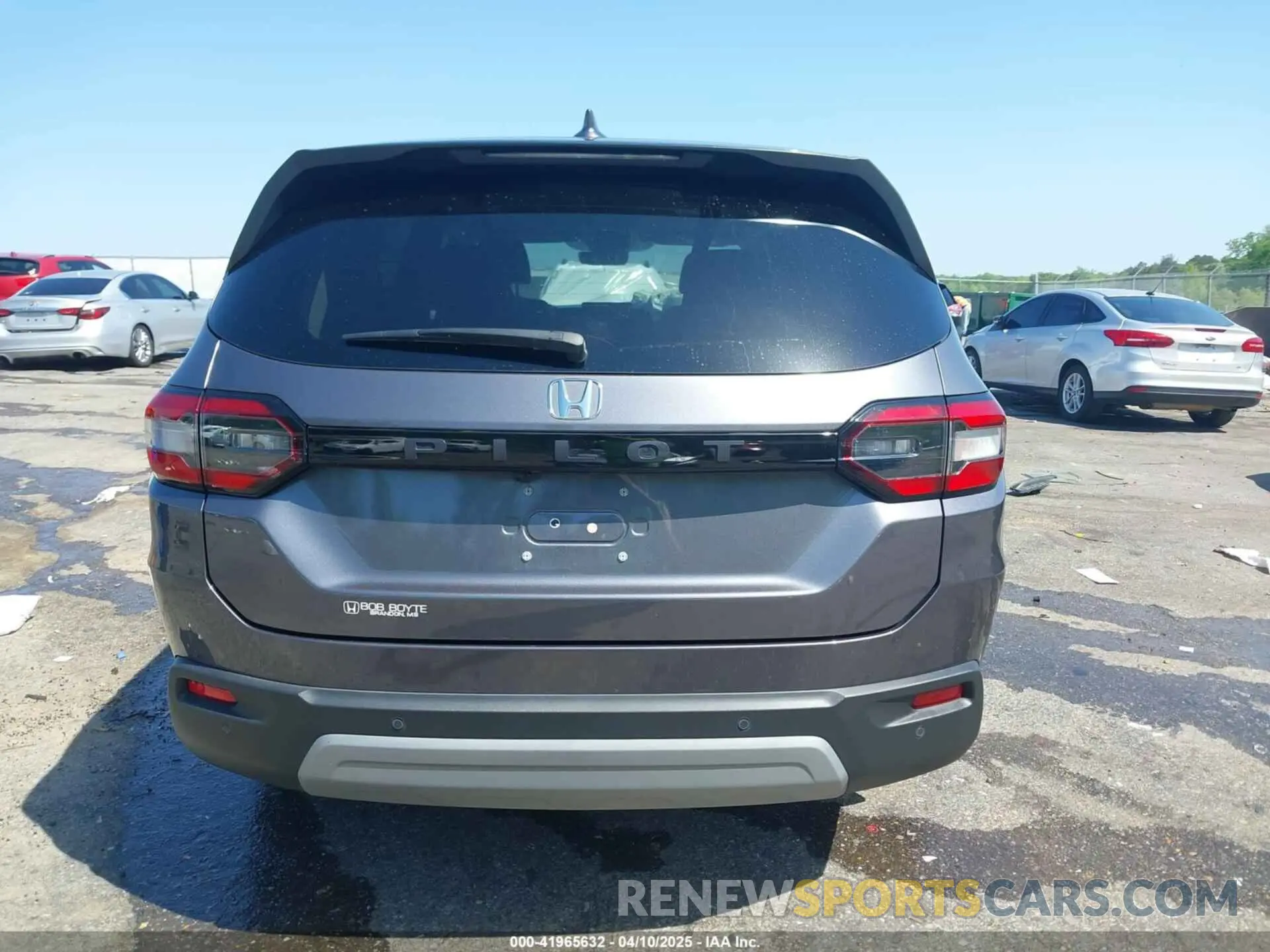 17 Photograph of a damaged car 5FNYG2H46SB008366 HONDA PILOT 2025