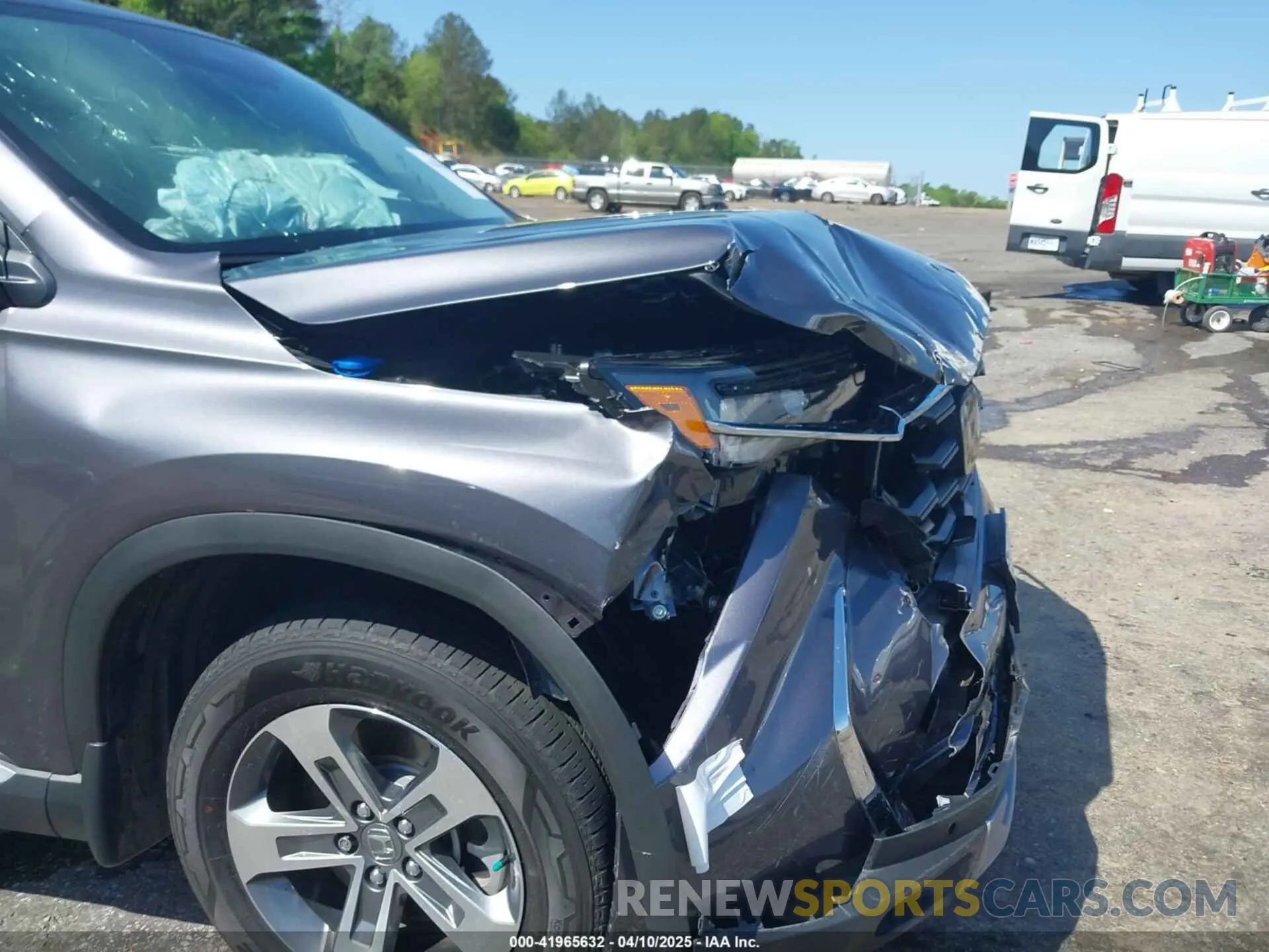 18 Photograph of a damaged car 5FNYG2H46SB008366 HONDA PILOT 2025