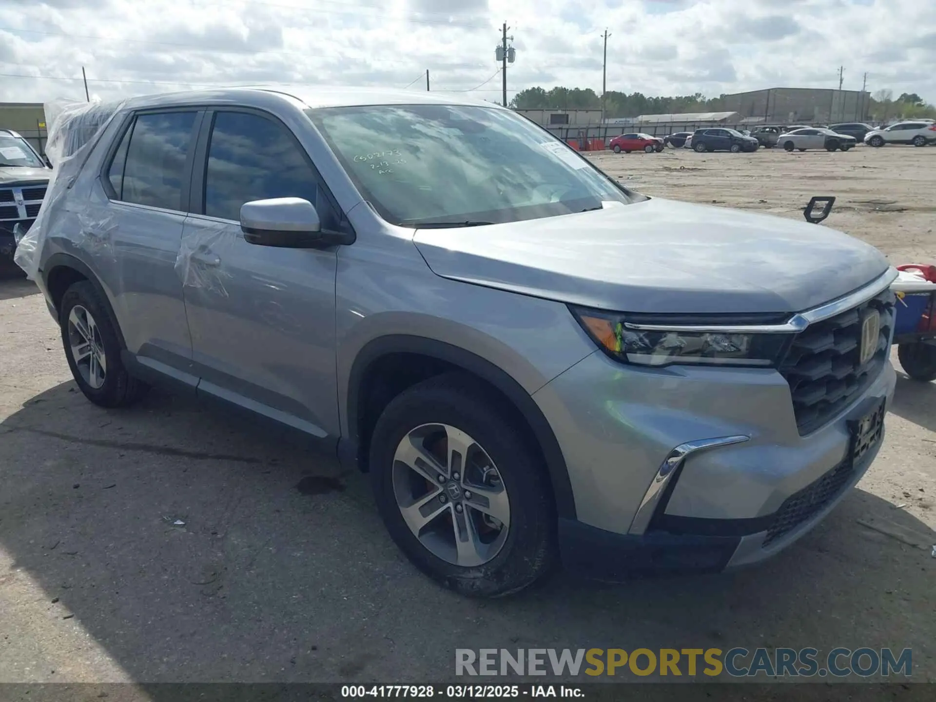 1 Photograph of a damaged car 5FNYG2H46SB013504 HONDA PILOT 2025