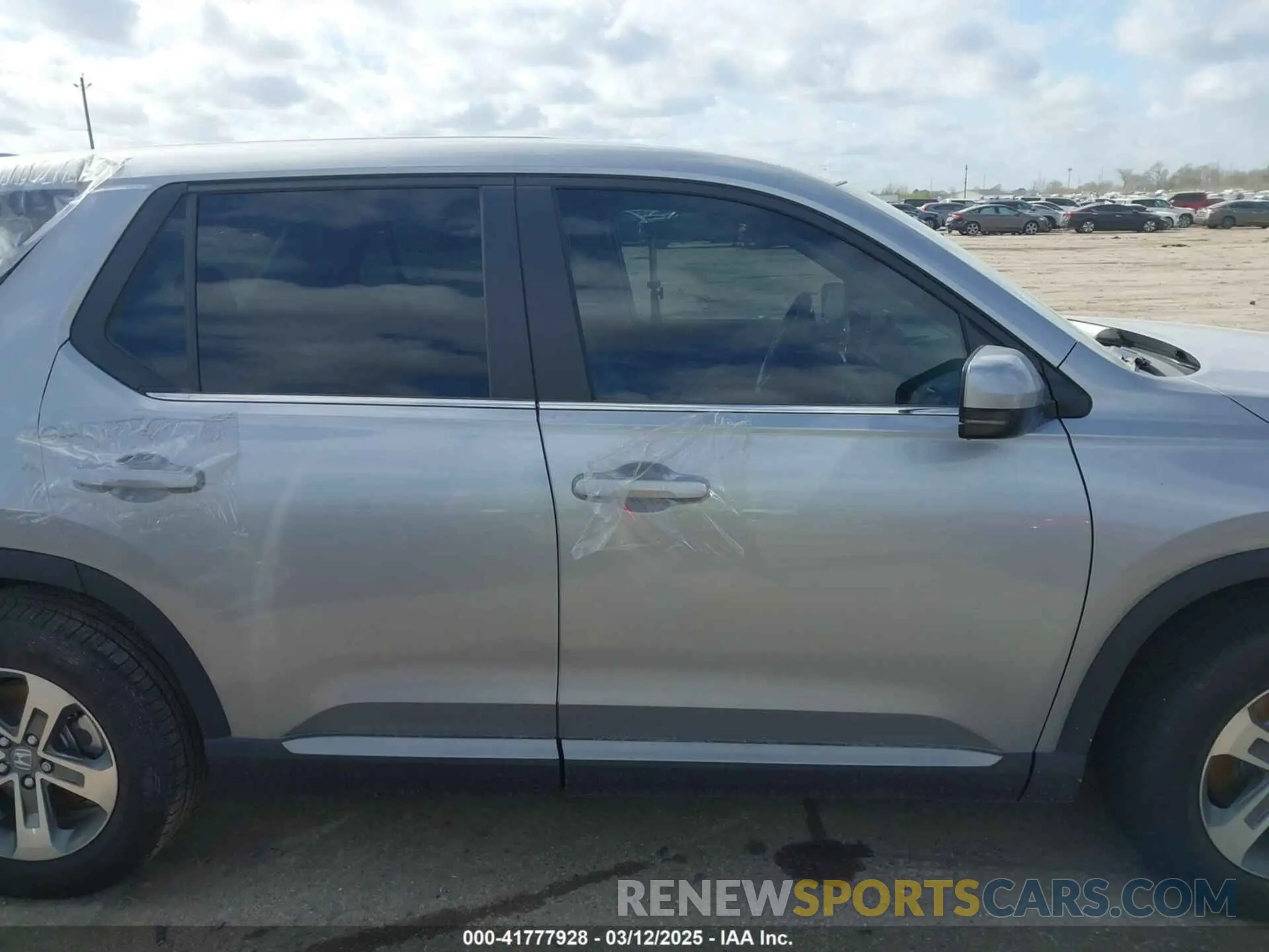 13 Photograph of a damaged car 5FNYG2H46SB013504 HONDA PILOT 2025