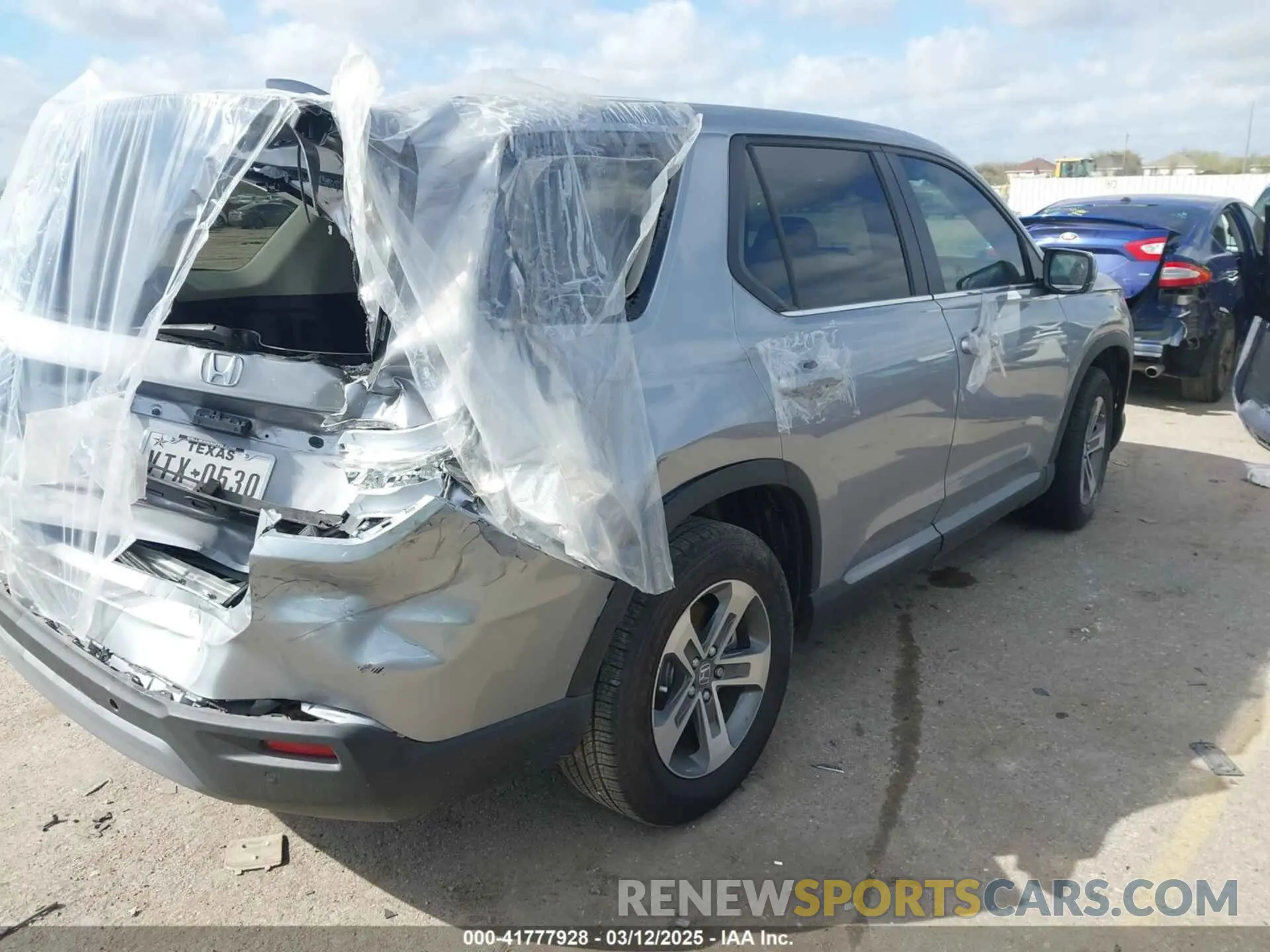 4 Photograph of a damaged car 5FNYG2H46SB013504 HONDA PILOT 2025