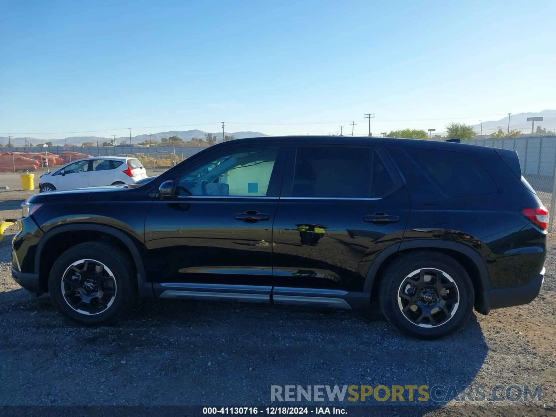 15 Фотография поврежденного автомобиля 5FNYG2H49SB002979 HONDA PILOT 2025