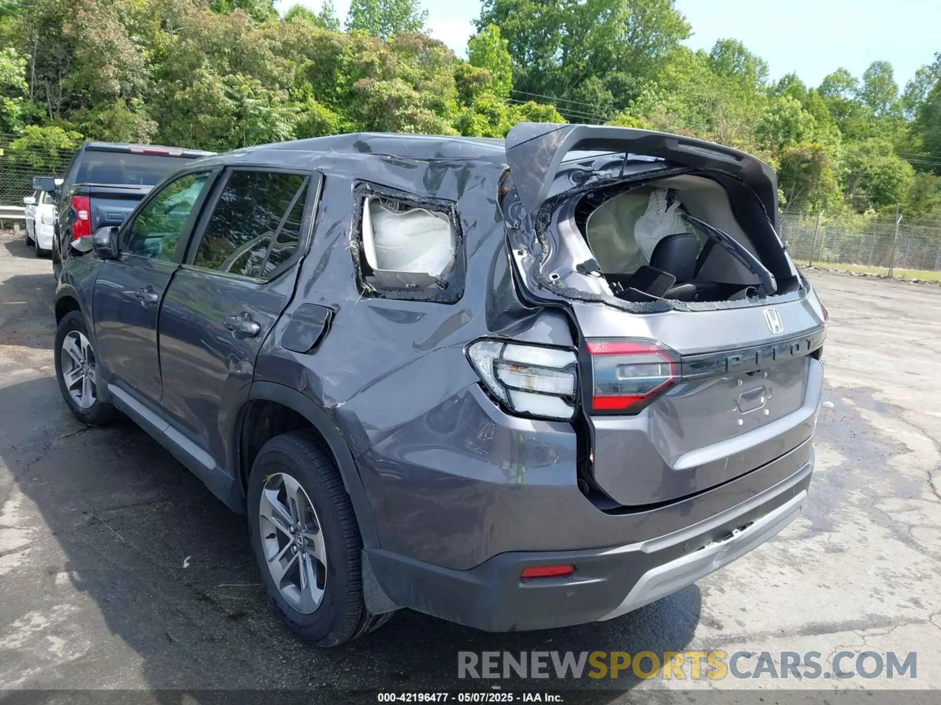 3 Photograph of a damaged car 5FNYG2H49SB014386 HONDA PILOT 2025