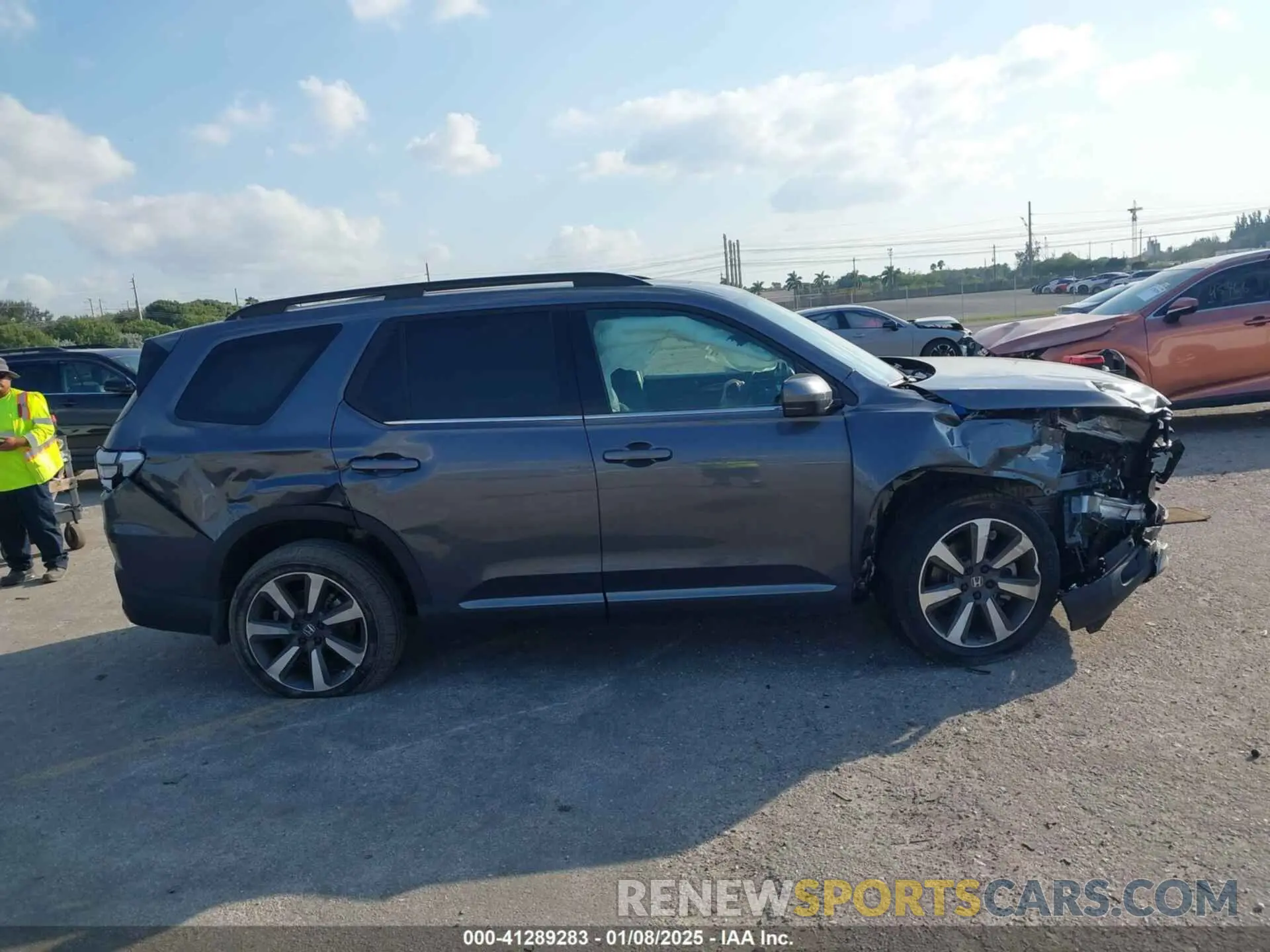 13 Фотография поврежденного автомобиля 5FNYG2H77SB001145 HONDA PILOT 2025