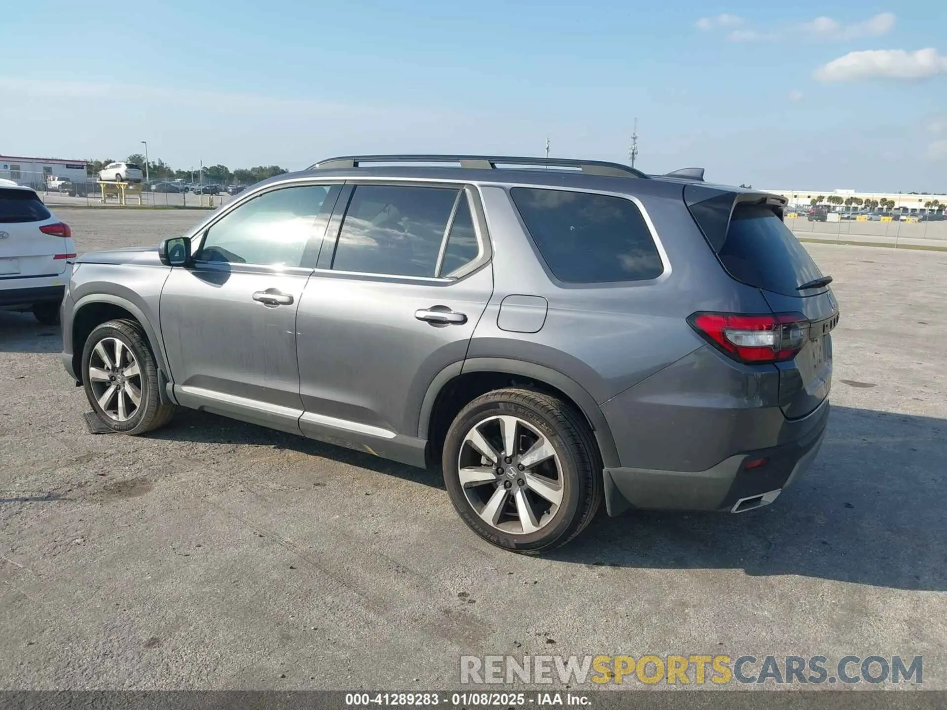 3 Фотография поврежденного автомобиля 5FNYG2H77SB001145 HONDA PILOT 2025