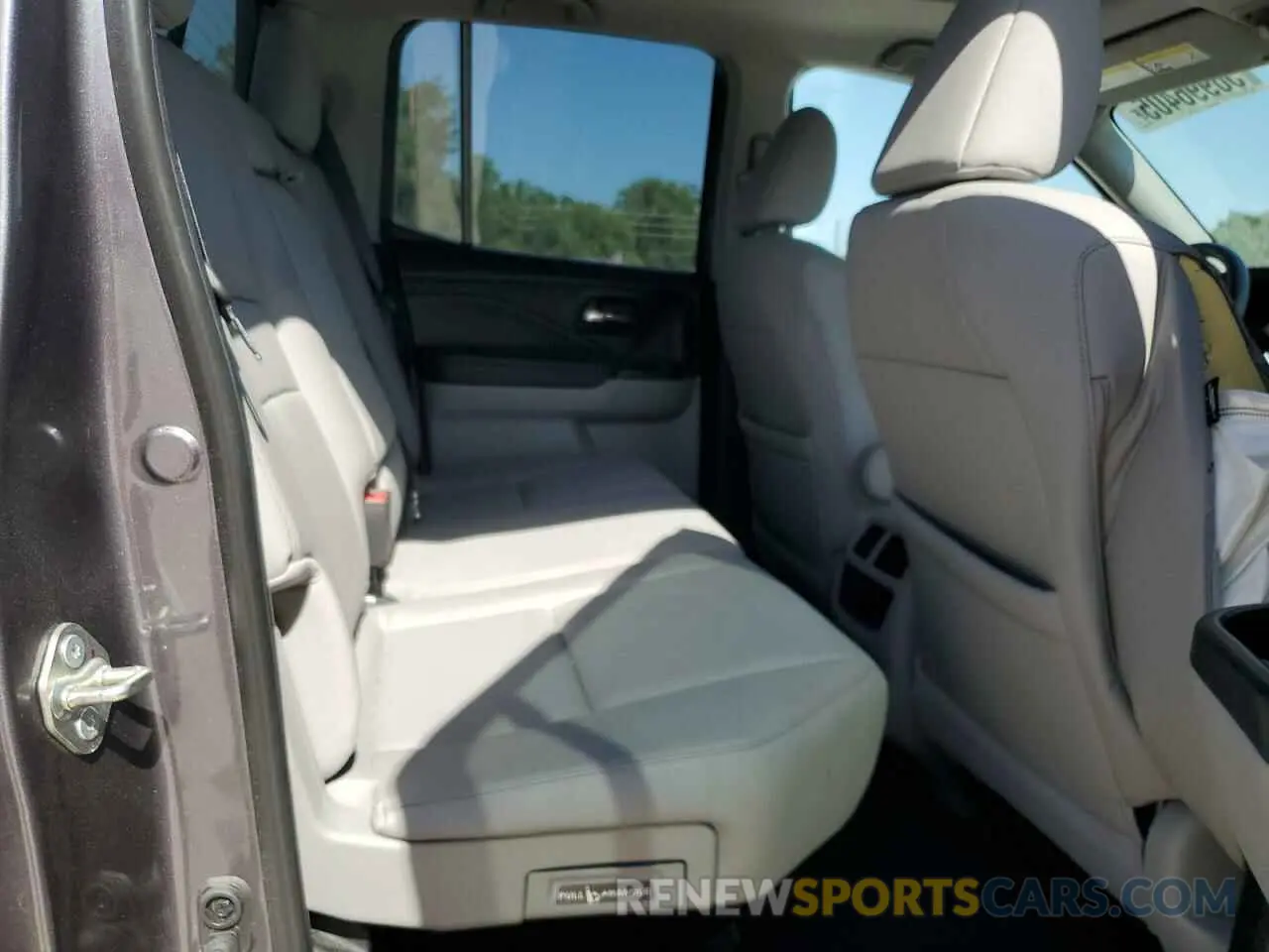 10 Photograph of a damaged car 5FPYK2F53KB008195 HONDA RIDGELINE 2019