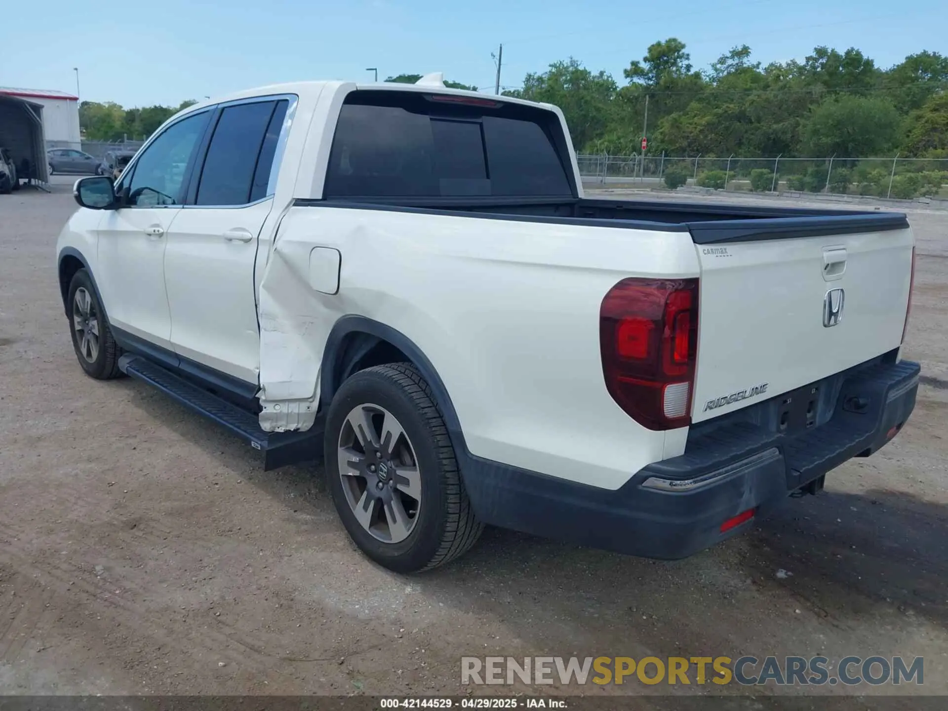 3 Photograph of a damaged car 5FPYK2F60KB000869 HONDA RIDGELINE 2019