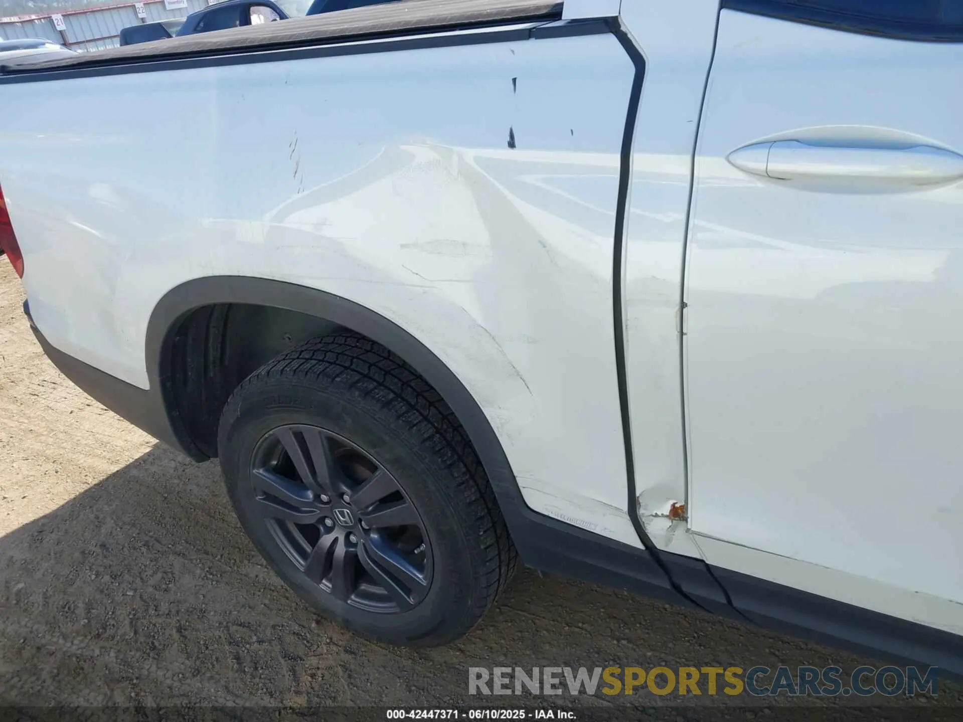 17 Photograph of a damaged car 5FPYK3F14KB045761 HONDA RIDGELINE 2019