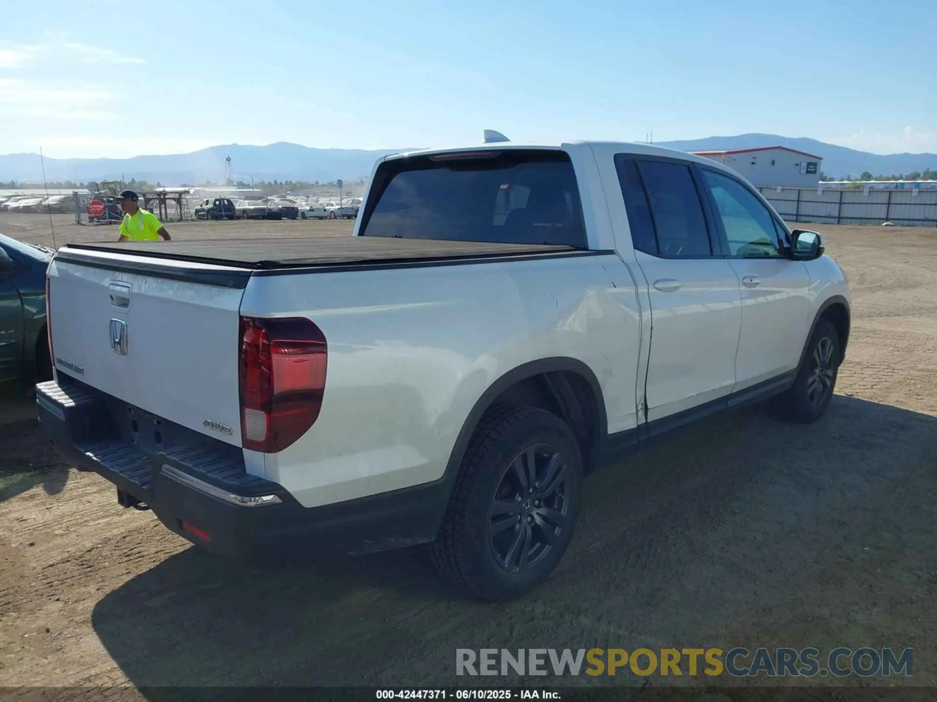 4 Photograph of a damaged car 5FPYK3F14KB045761 HONDA RIDGELINE 2019