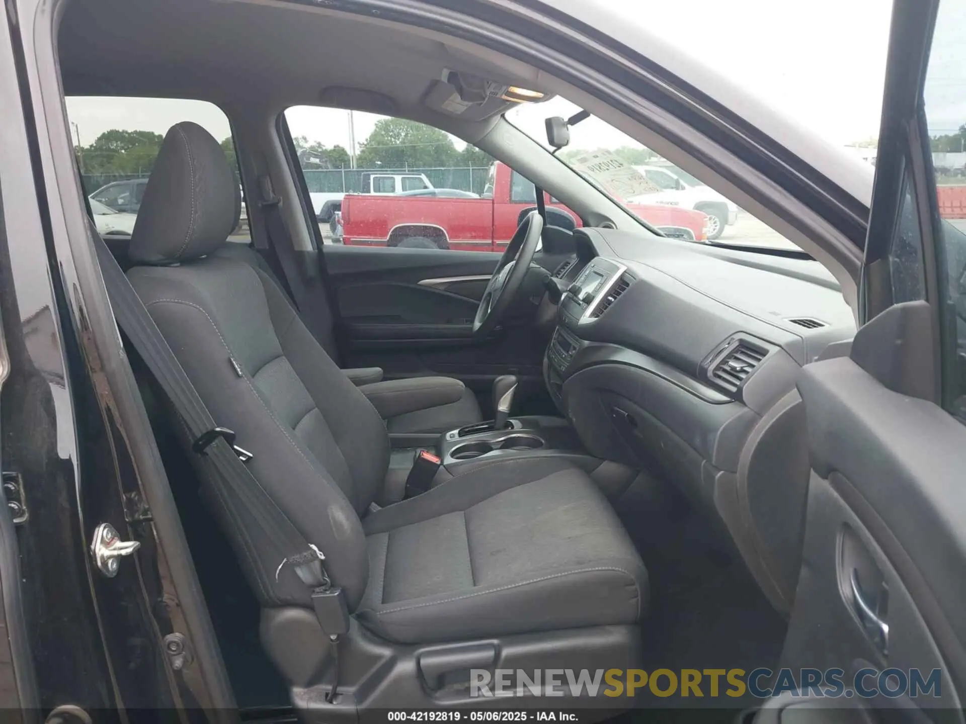 5 Photograph of a damaged car 5FPYK3F18KB047139 HONDA RIDGELINE 2019