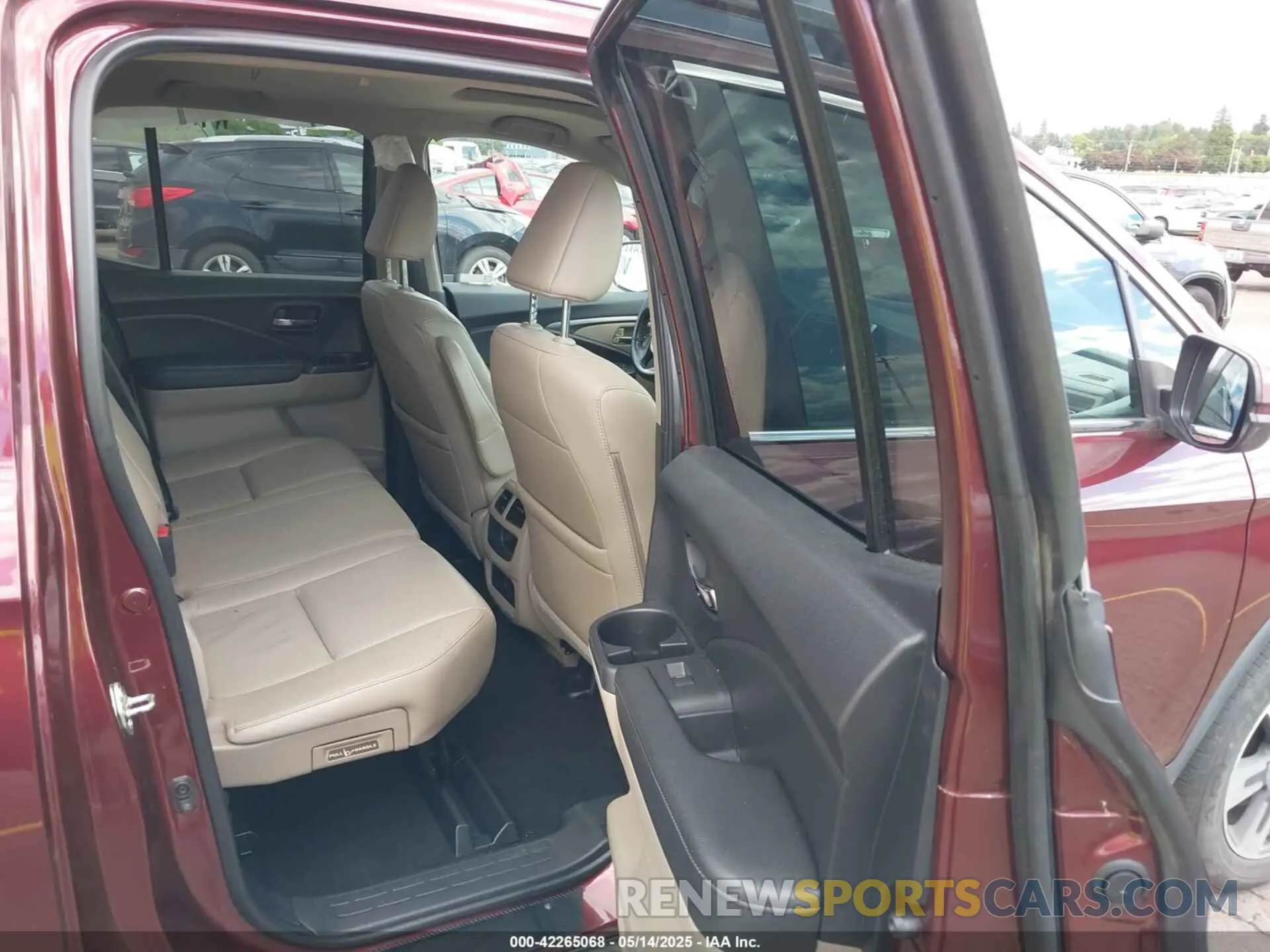 8 Photograph of a damaged car 5FPYK3F50KB043492 HONDA RIDGELINE 2019