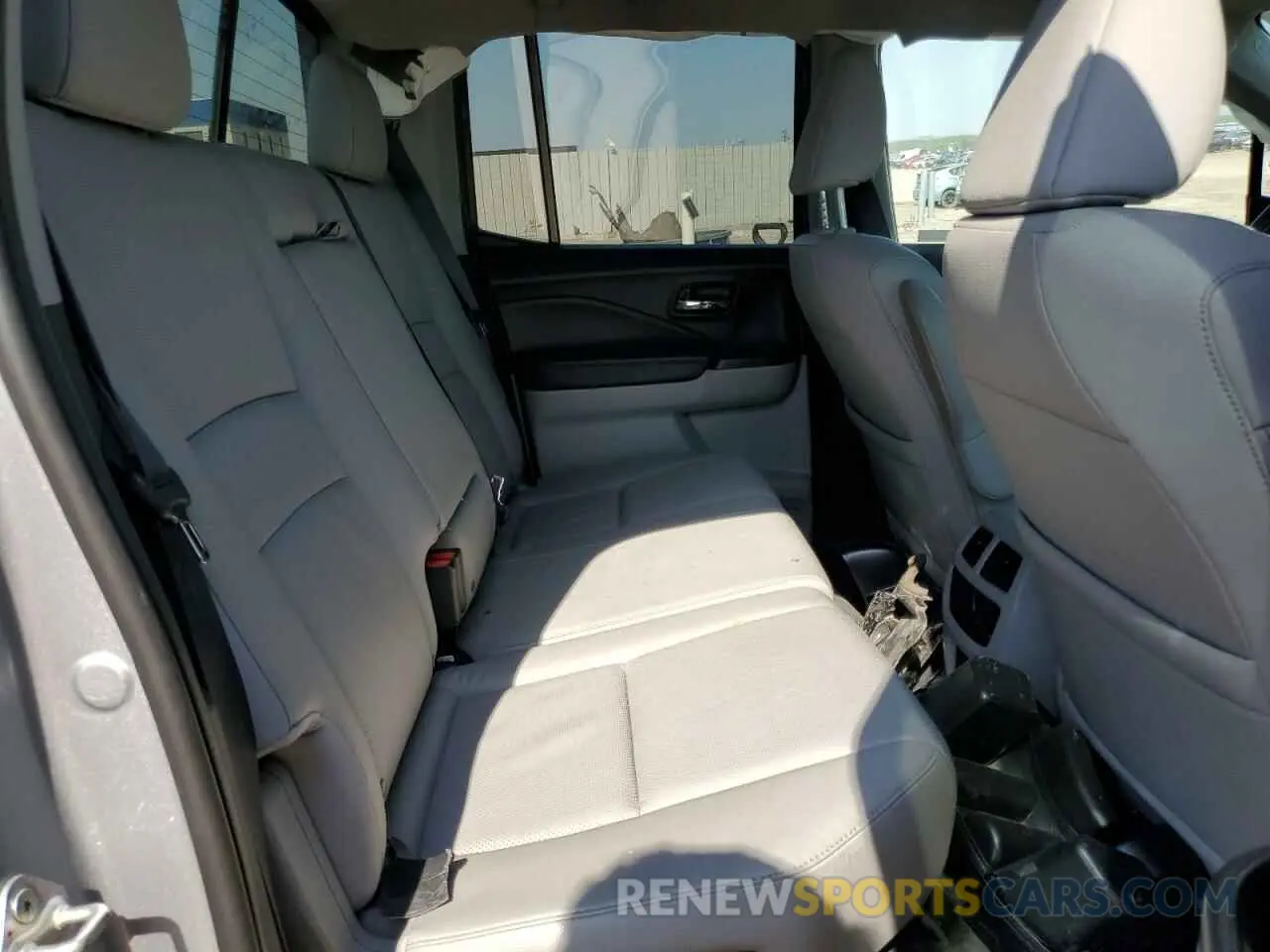 10 Photograph of a damaged car 5FPYK3F6XKB036817 HONDA RIDGELINE 2019