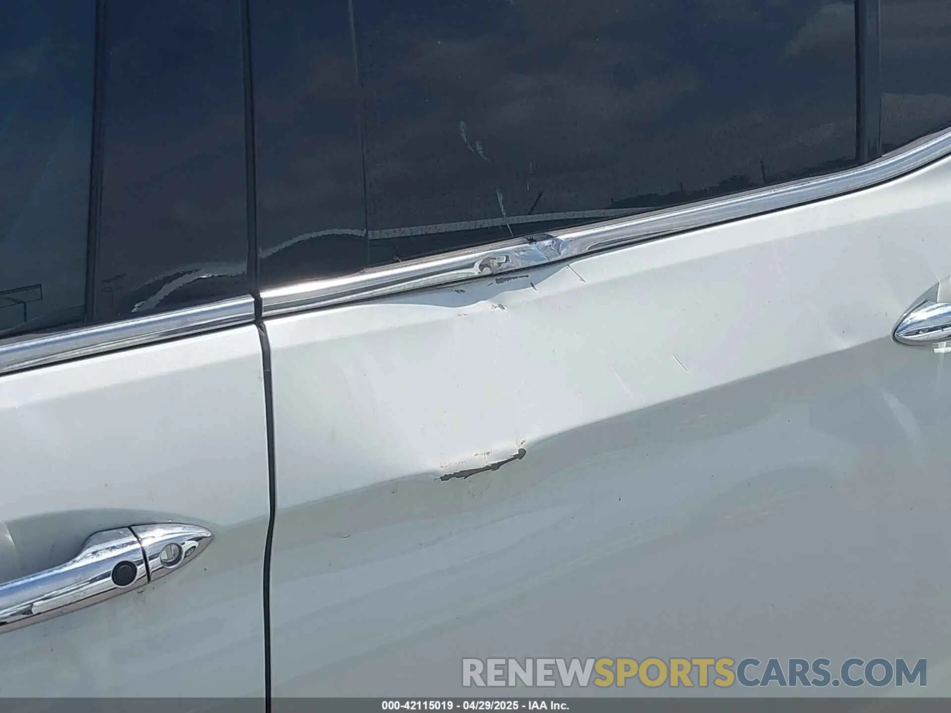 18 Photograph of a damaged car 5FPYK3F77KB021667 HONDA RIDGELINE 2019
