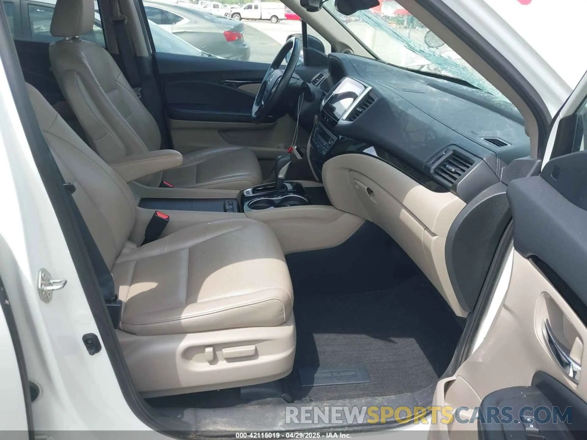 5 Photograph of a damaged car 5FPYK3F77KB021667 HONDA RIDGELINE 2019
