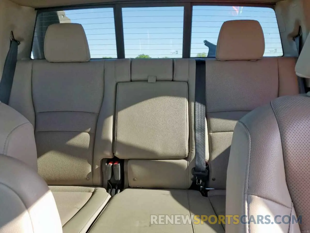 10 Photograph of a damaged car 5FPYK3F7XKB002241 HONDA RIDGELINE 2019