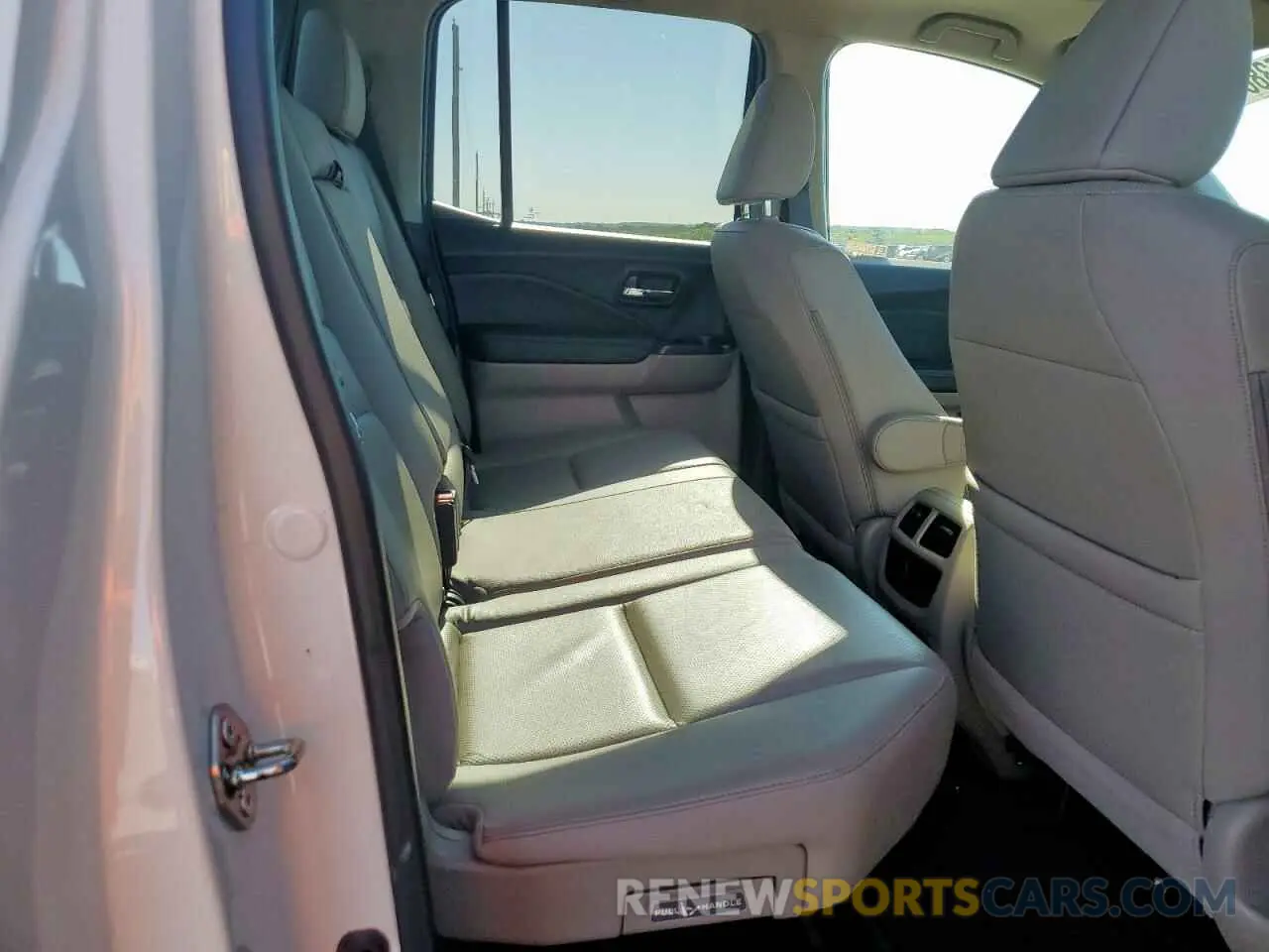 11 Photograph of a damaged car 5FPYK3F7XKB002241 HONDA RIDGELINE 2019