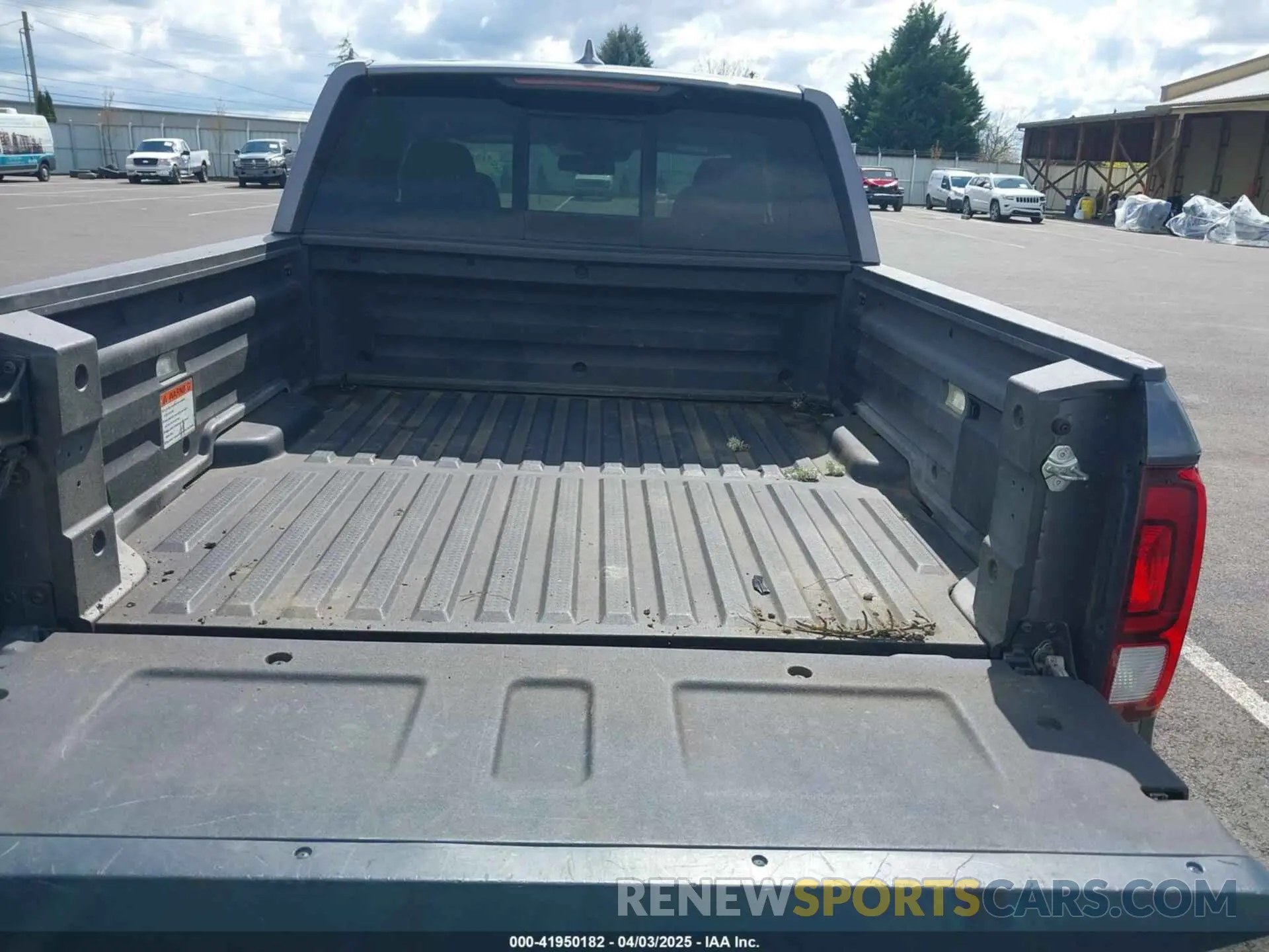 18 Photograph of a damaged car 5FPYK3F71LB004106 HONDA RIDGELINE 2020