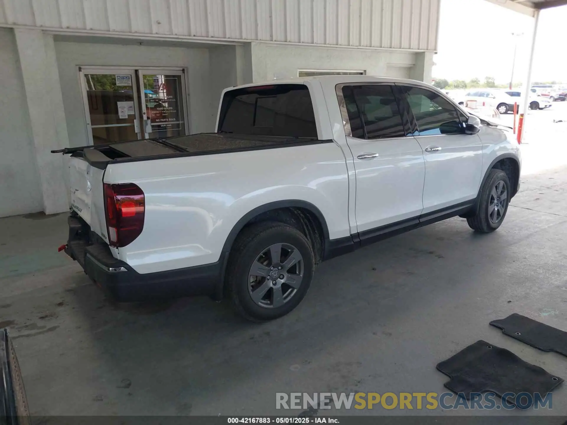 4 Photograph of a damaged car 5FPYK3F71LB005028 HONDA RIDGELINE 2020
