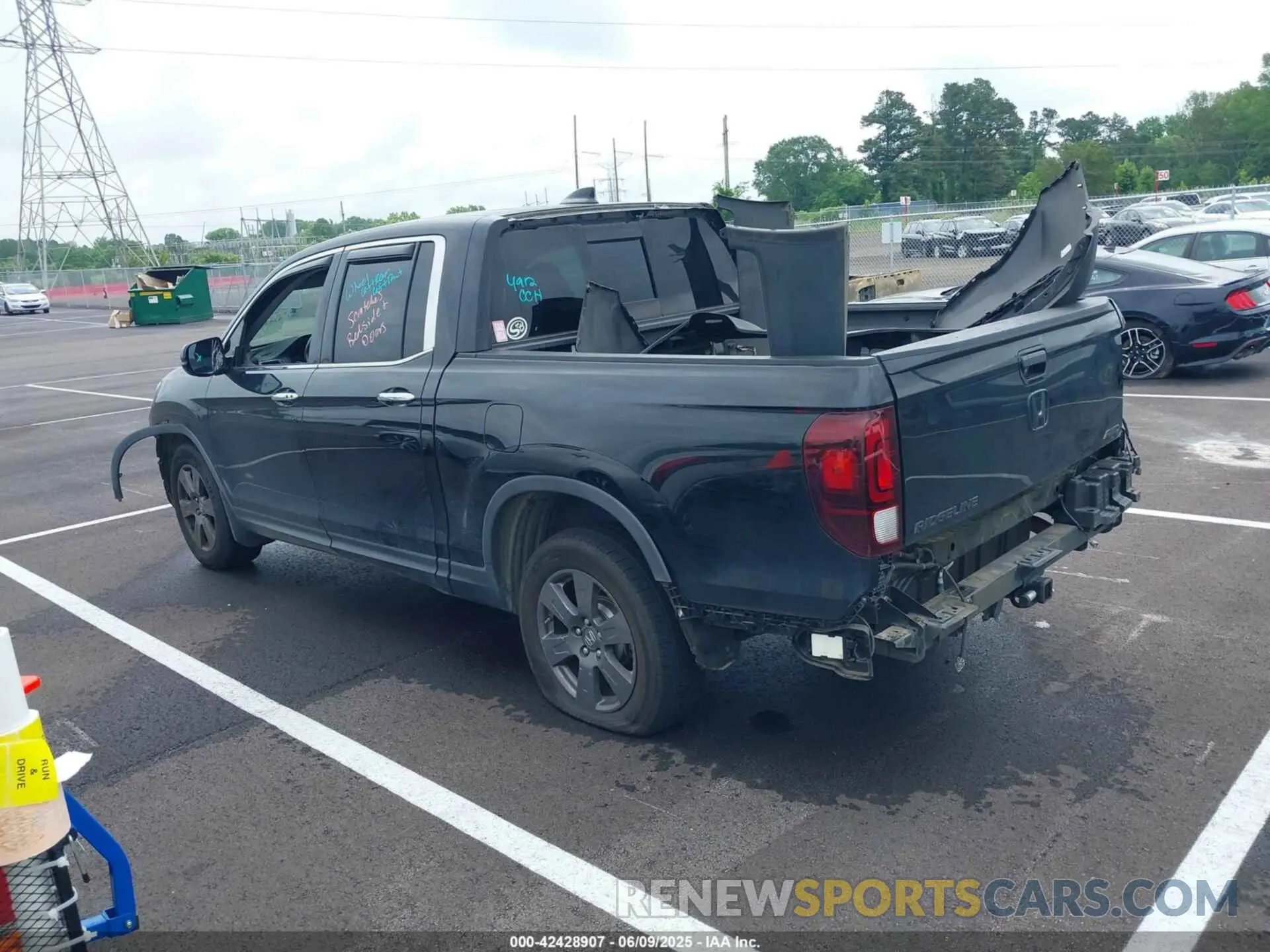 3 Photograph of a damaged car 5FPYK3F71LB010231 HONDA RIDGELINE 2020