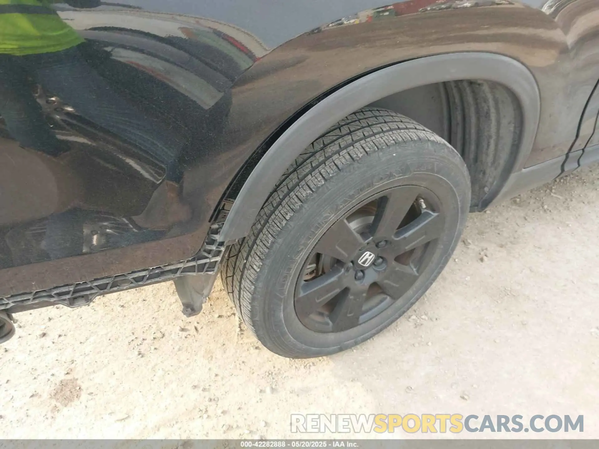 18 Photograph of a damaged car 5FPYK3F87LB026779 HONDA RIDGELINE 2020
