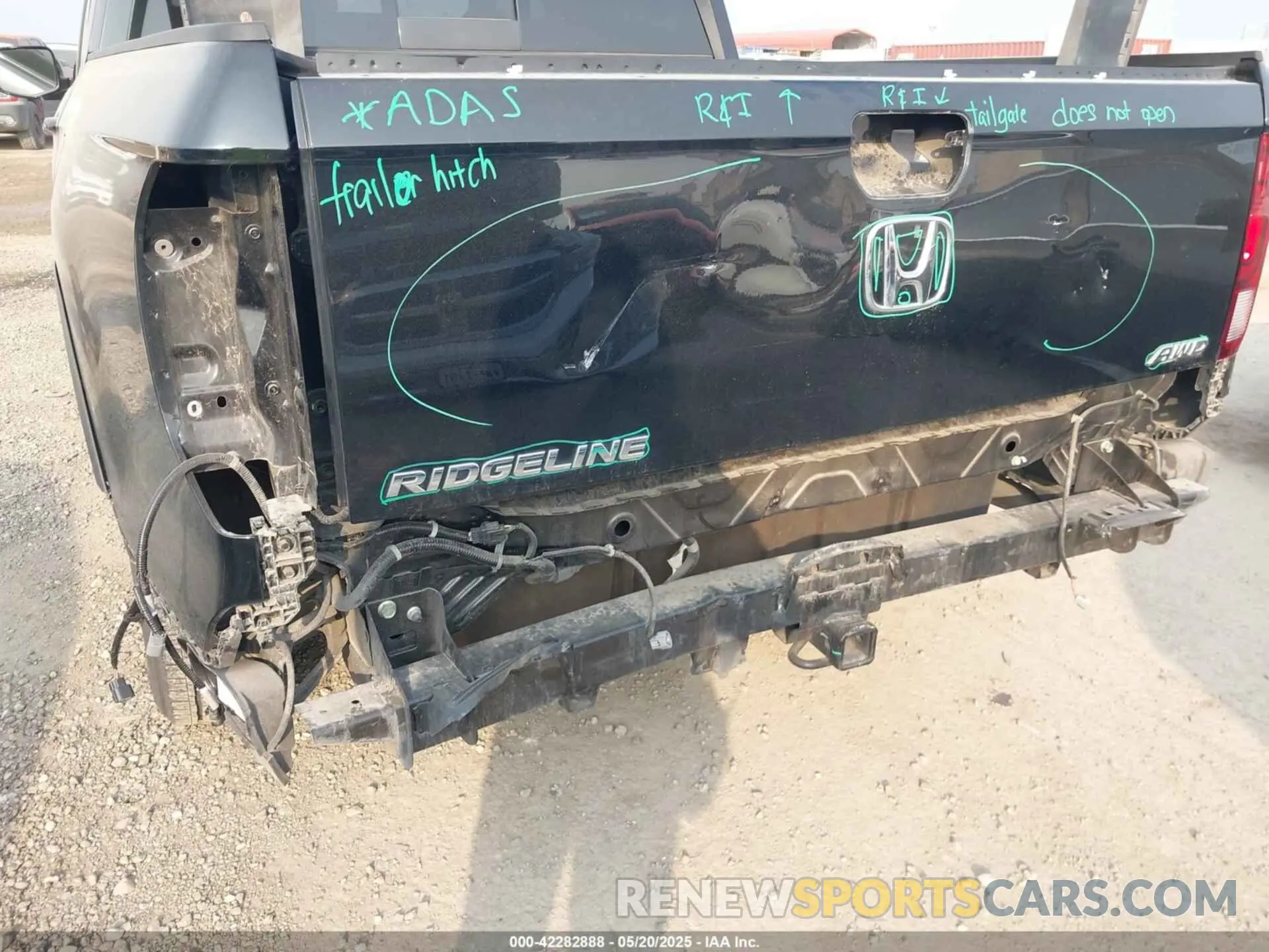 6 Photograph of a damaged car 5FPYK3F87LB026779 HONDA RIDGELINE 2020