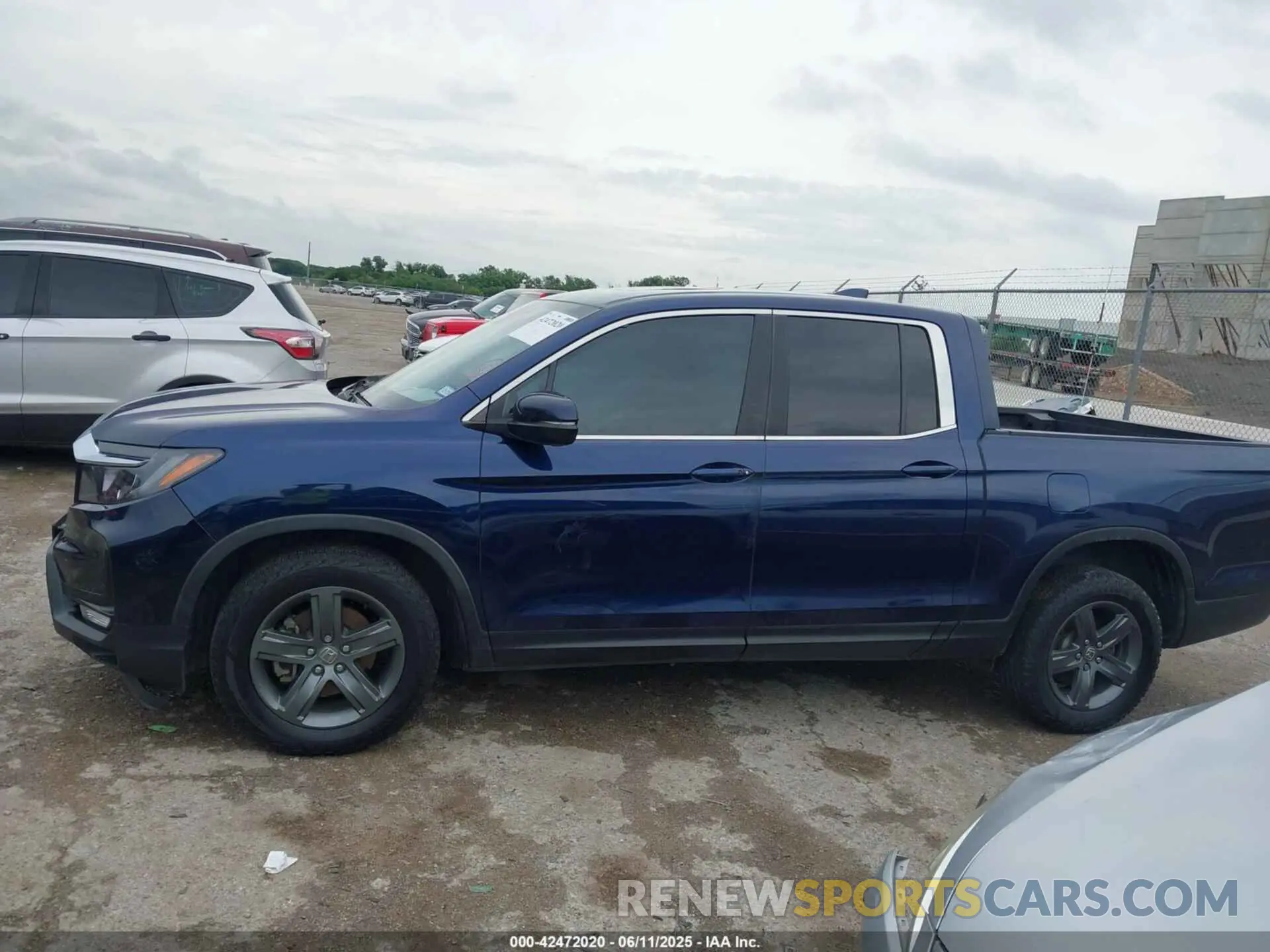 14 Photograph of a damaged car 5FPYK3F5XNB002419 HONDA RIDGELINE 2022