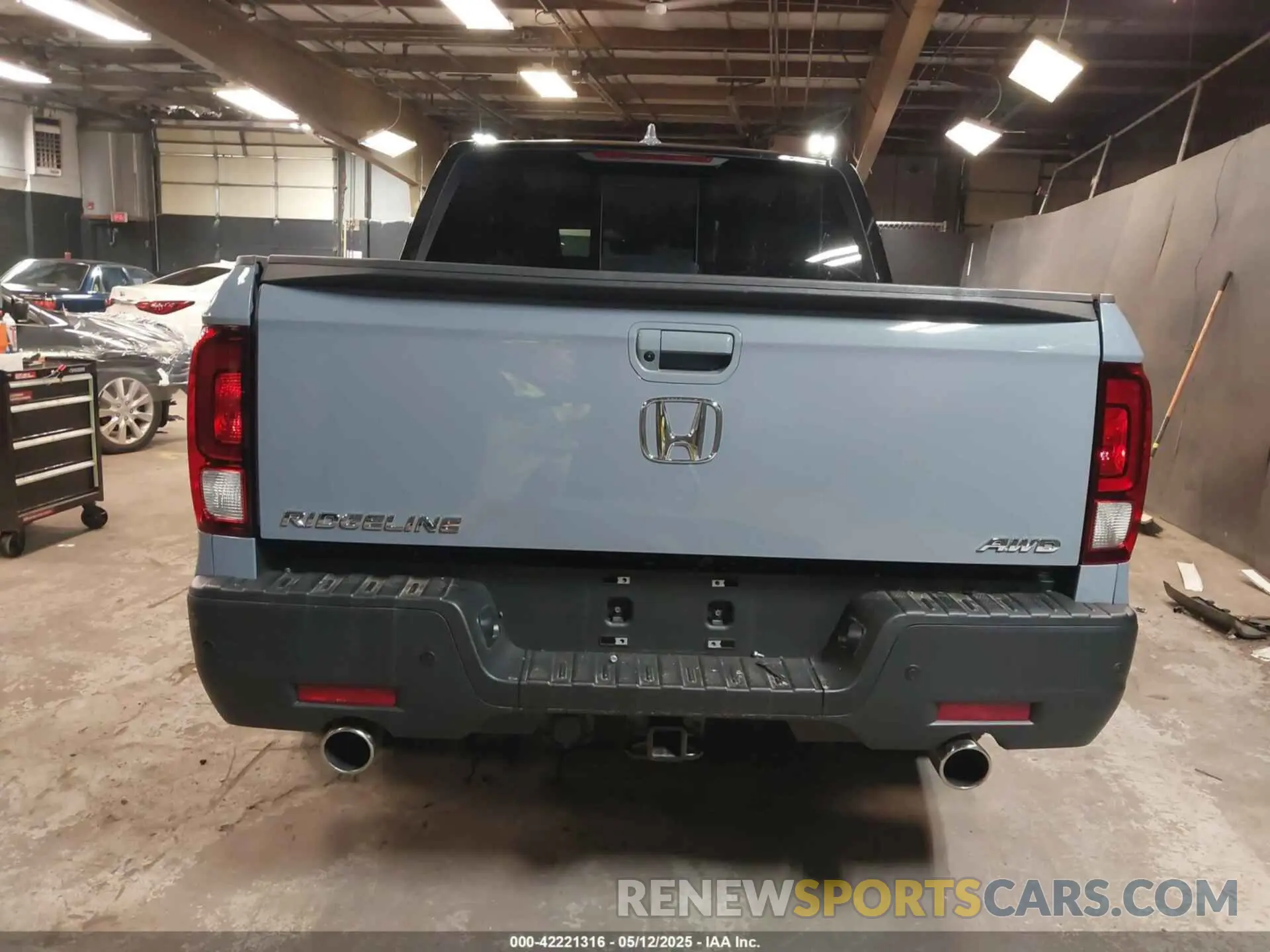 17 Photograph of a damaged car 5FPYK3F80NB032006 HONDA RIDGELINE 2022