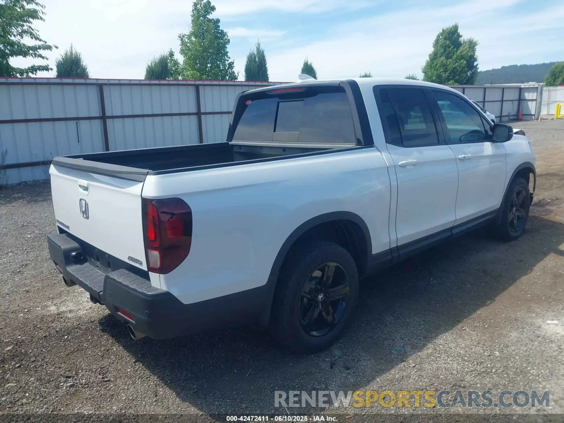 4 Photograph of a damaged car 5FPYK3F80NB039490 HONDA RIDGELINE 2022