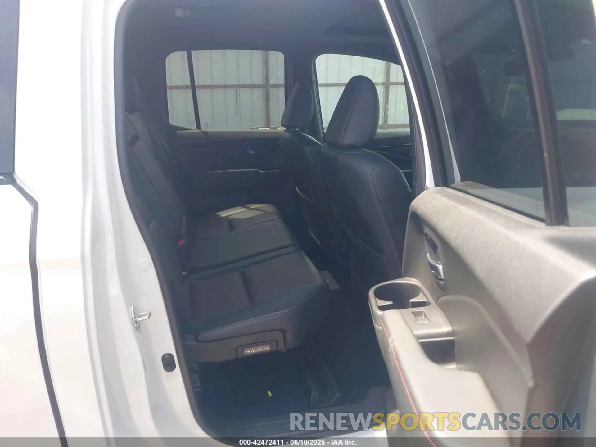 8 Photograph of a damaged car 5FPYK3F80NB039490 HONDA RIDGELINE 2022