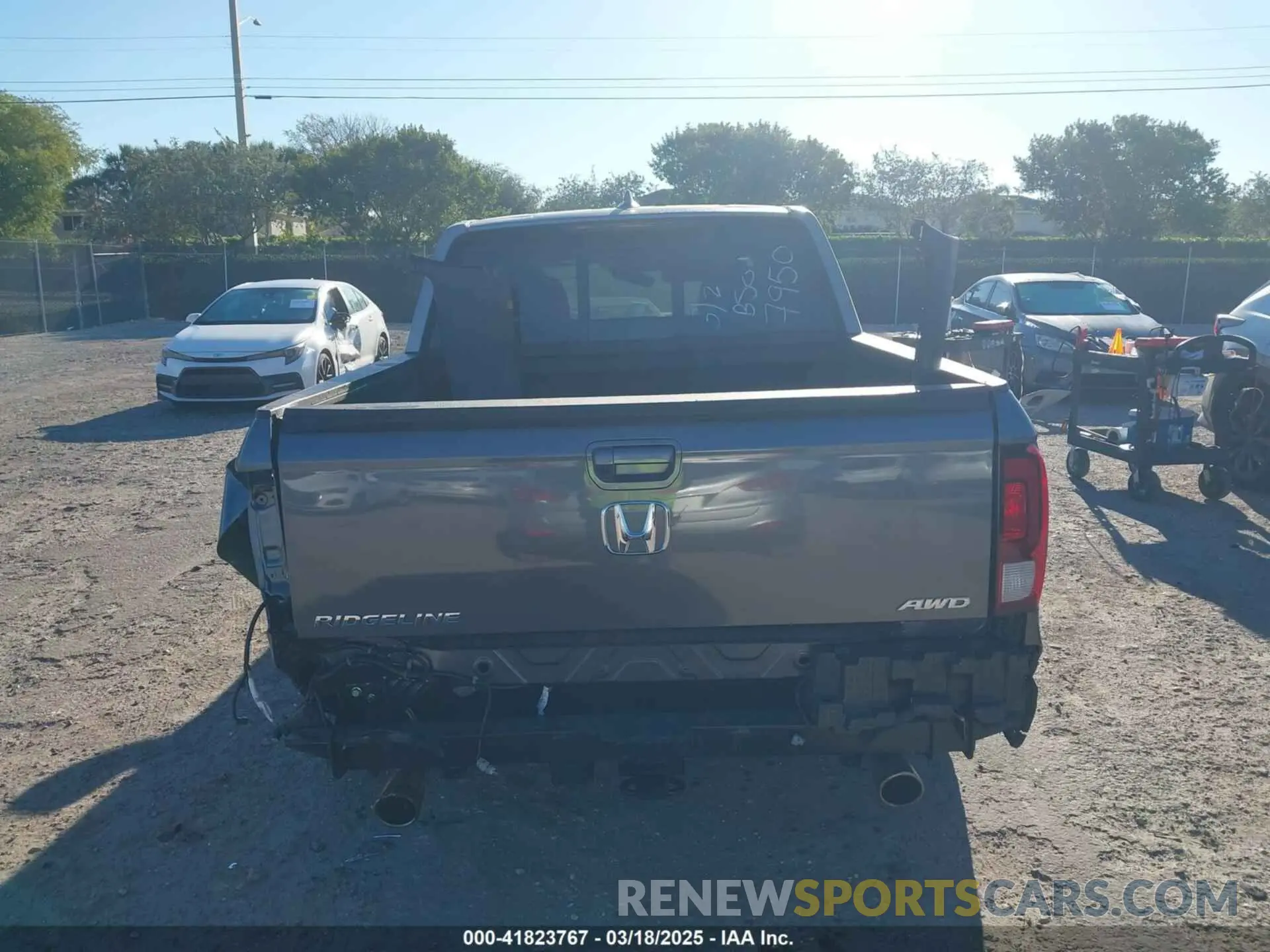 17 Photograph of a damaged car 5FPYK3F7XPB007950 HONDA RIDGELINE 2023