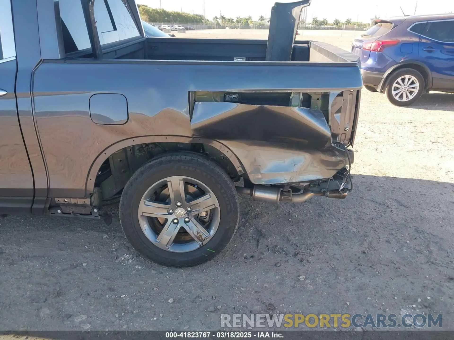 18 Photograph of a damaged car 5FPYK3F7XPB007950 HONDA RIDGELINE 2023
